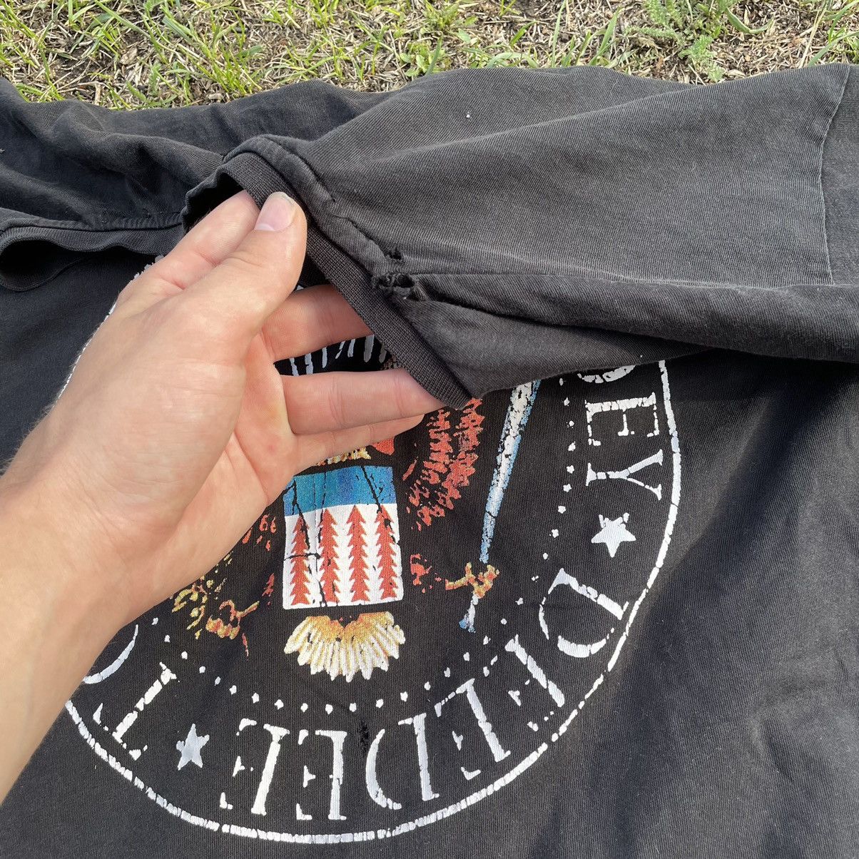 Vintage Vintage Y2K Ramones Graphic Band Tee Faded Black Baggy L Size US L / EU 52-54 / 3 - 6 Thumbnail