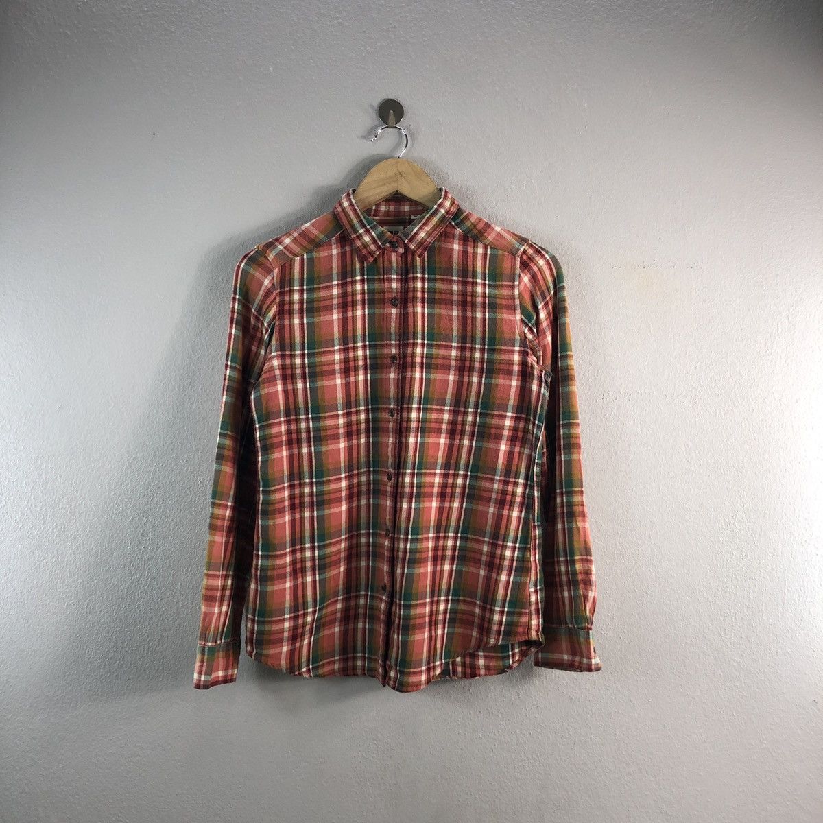 Uniqlo Checkered Tartan Womens flannel Button Up Shirt