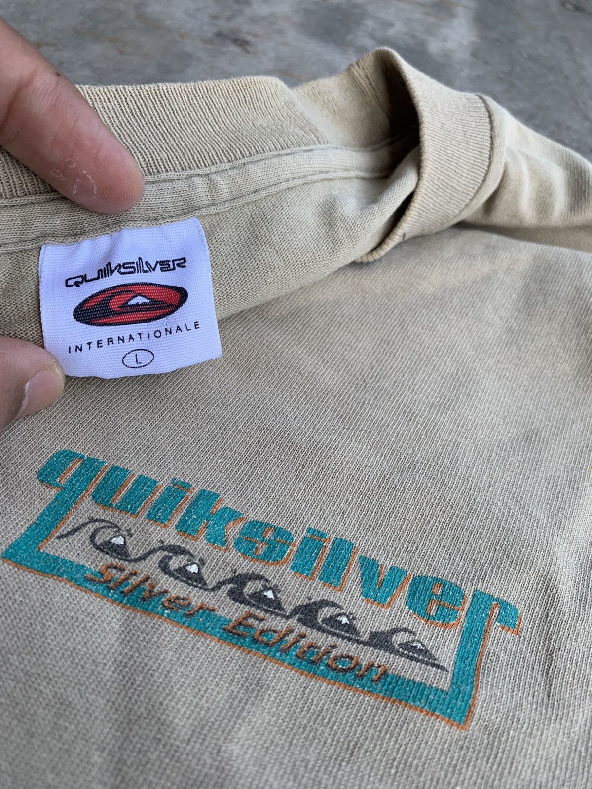 Quiksilver Vintage 90s Quiksilver Silver Edition Surfboard Tshirt Size US L / EU 52-54 / 3 - 5 Thumbnail