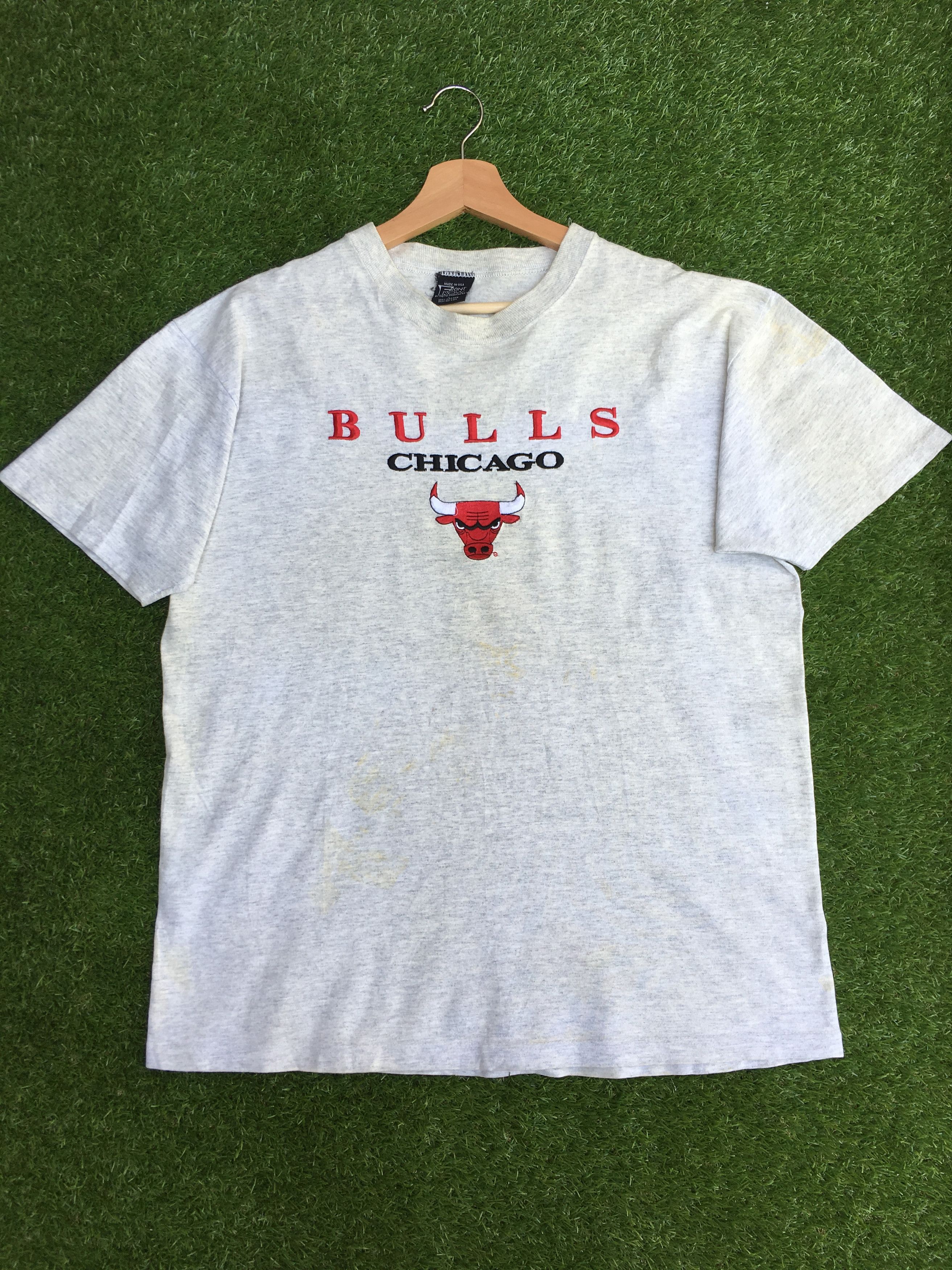 NBA Vintage 1990s Chicago Bulls T-Shirt by Salem Sportswear Size US L / EU 52-54 / 3 - 1 Thumbnail