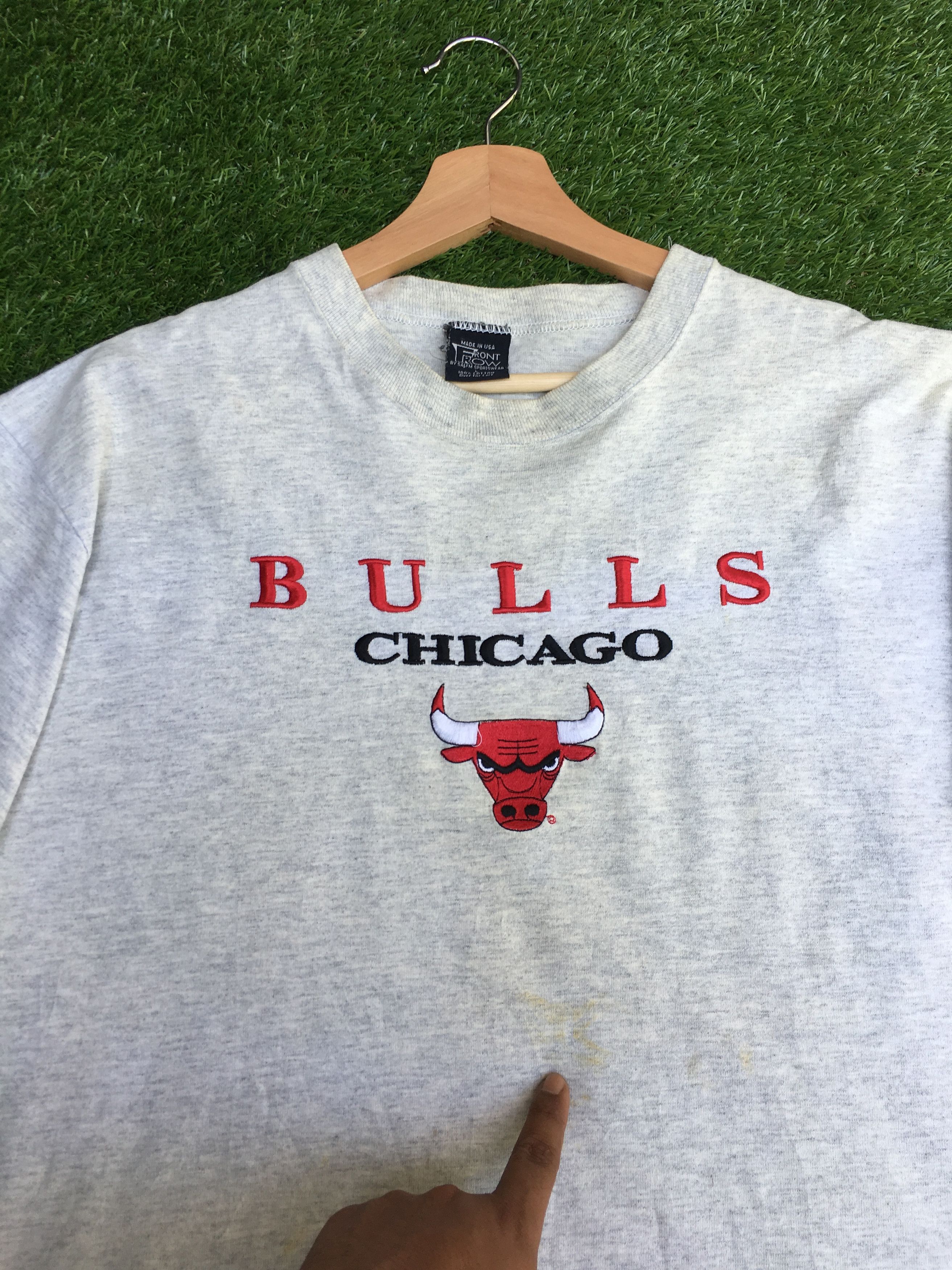 NBA Vintage 1990s Chicago Bulls T-Shirt by Salem Sportswear Size US L / EU 52-54 / 3 - 4 Thumbnail
