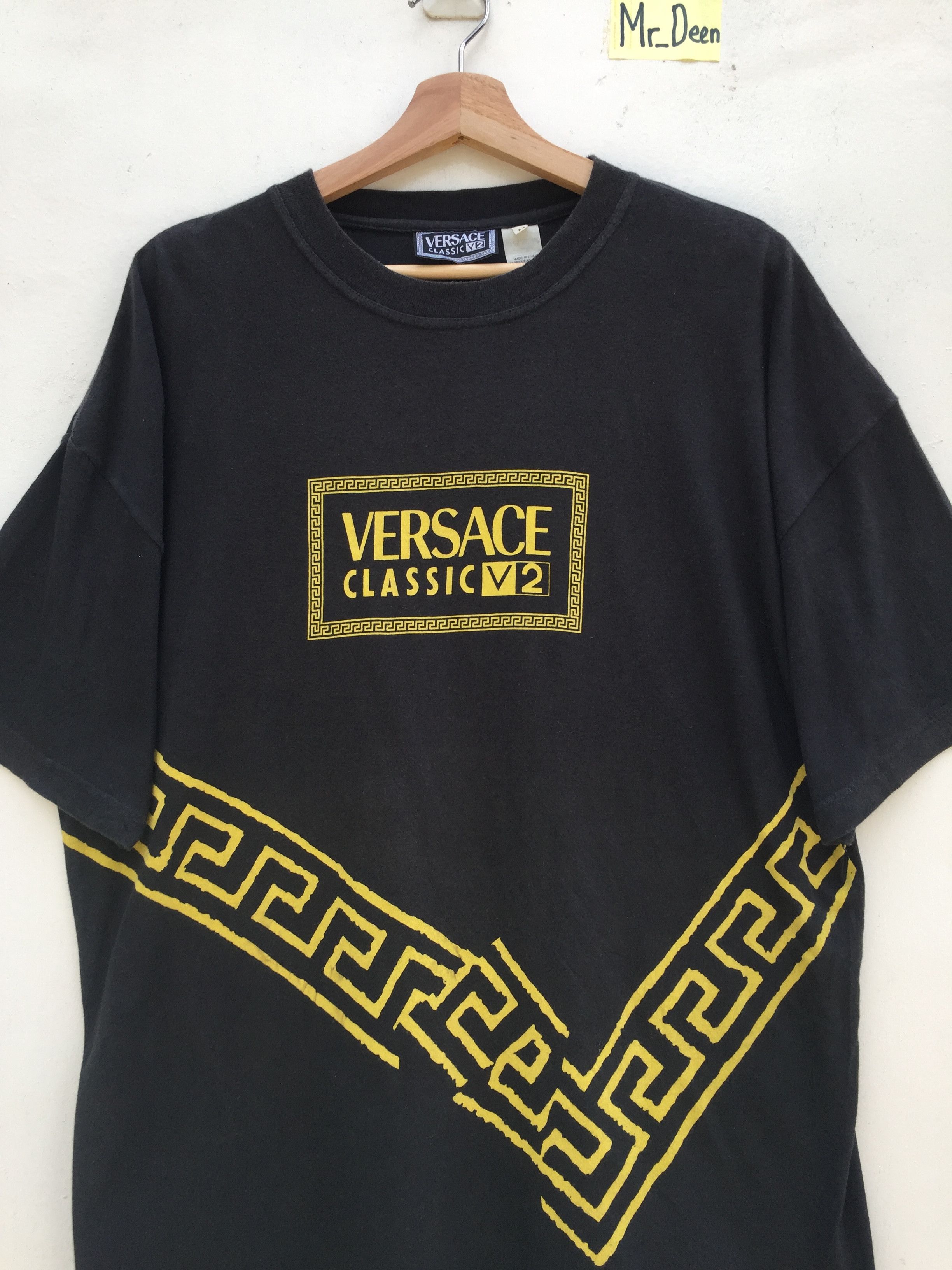 Versace Vintage VERSACE CLASSIC V2 spell out nice design t-shirt Size US L / EU 52-54 / 3 - 5 Thumbnail