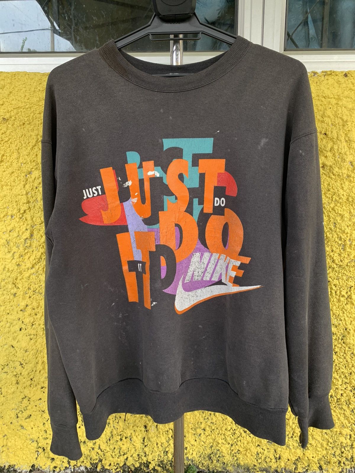 Nike sweatshirt vintage 90s sunfaded minor distressed