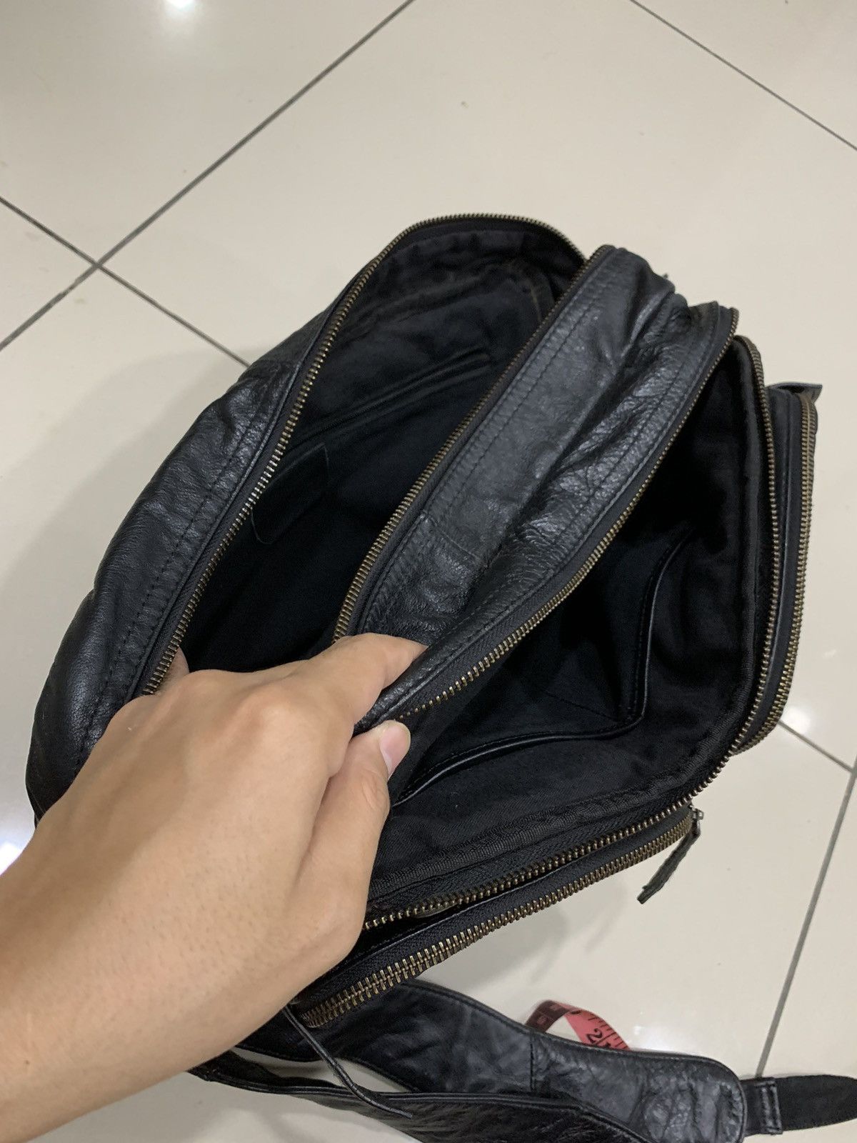 Leather SPECIAL MADE FULLY LEATHER TWO WAYS BAGPACK MESENGGER BAG Size ONE SIZE - 10 Thumbnail