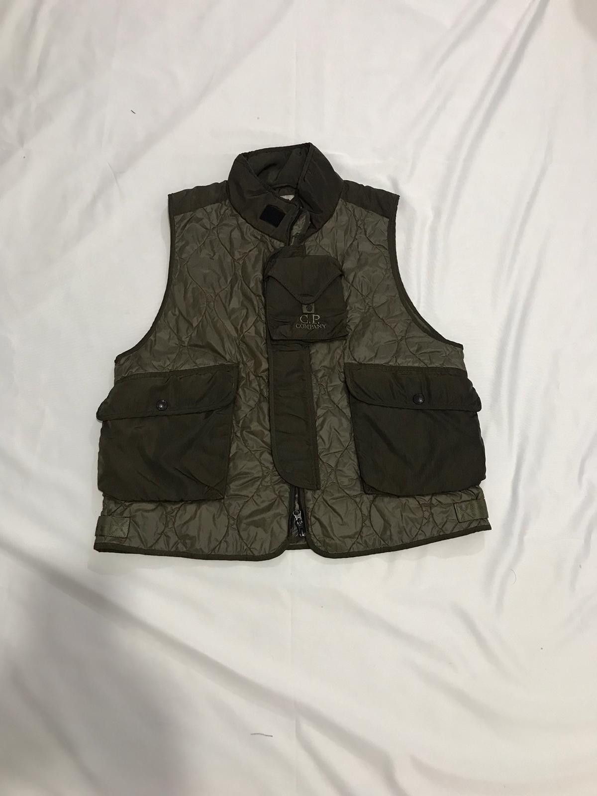 image of C P Company Fb22 - C.p. Company Ripstop Nylon Military Padded Gilet, Men's (Size Large)
