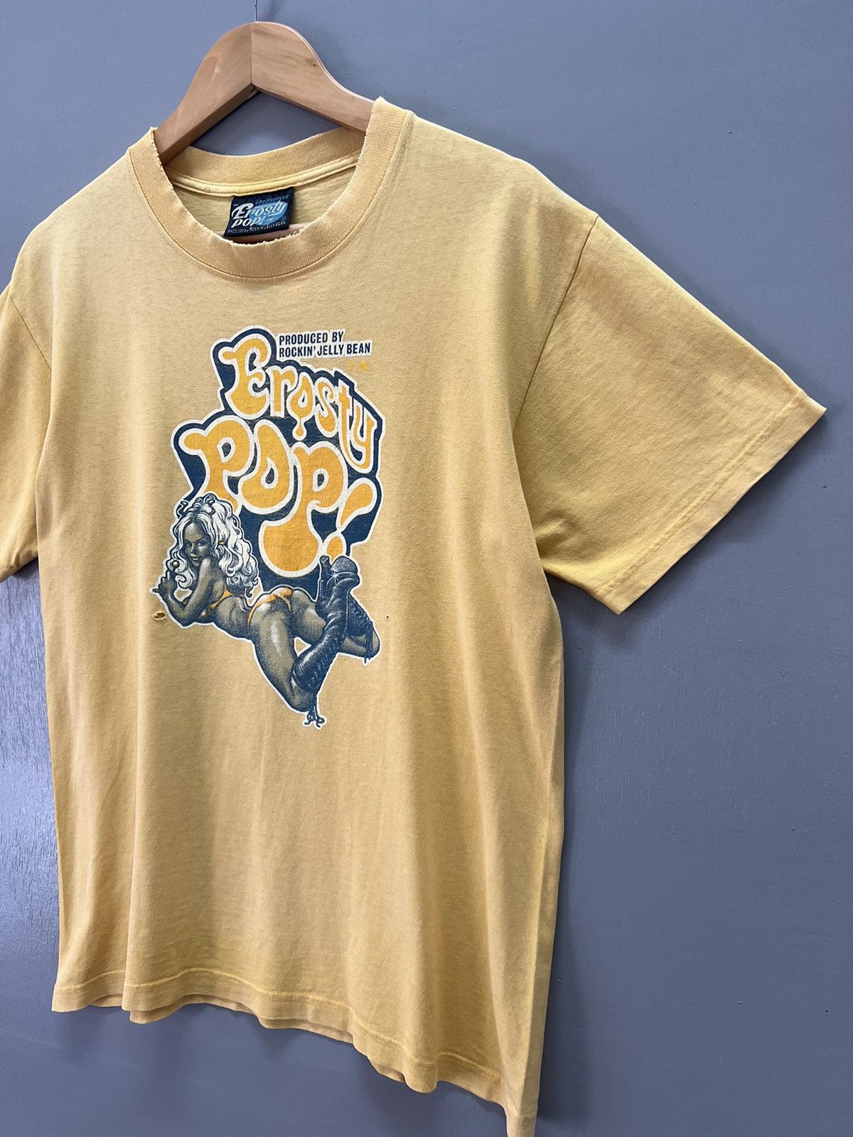 Japanese Brand Vintage Erosty Pop Rockin Jelly Bean Bikini Girl T-shirts Size US M / EU 48-50 / 2 - 3 Thumbnail
