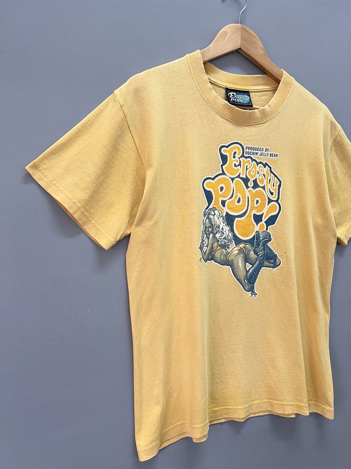 Japanese Brand Vintage Erosty Pop Rockin Jelly Bean Bikini Girl T-shirts Size US M / EU 48-50 / 2 - 2 Thumbnail