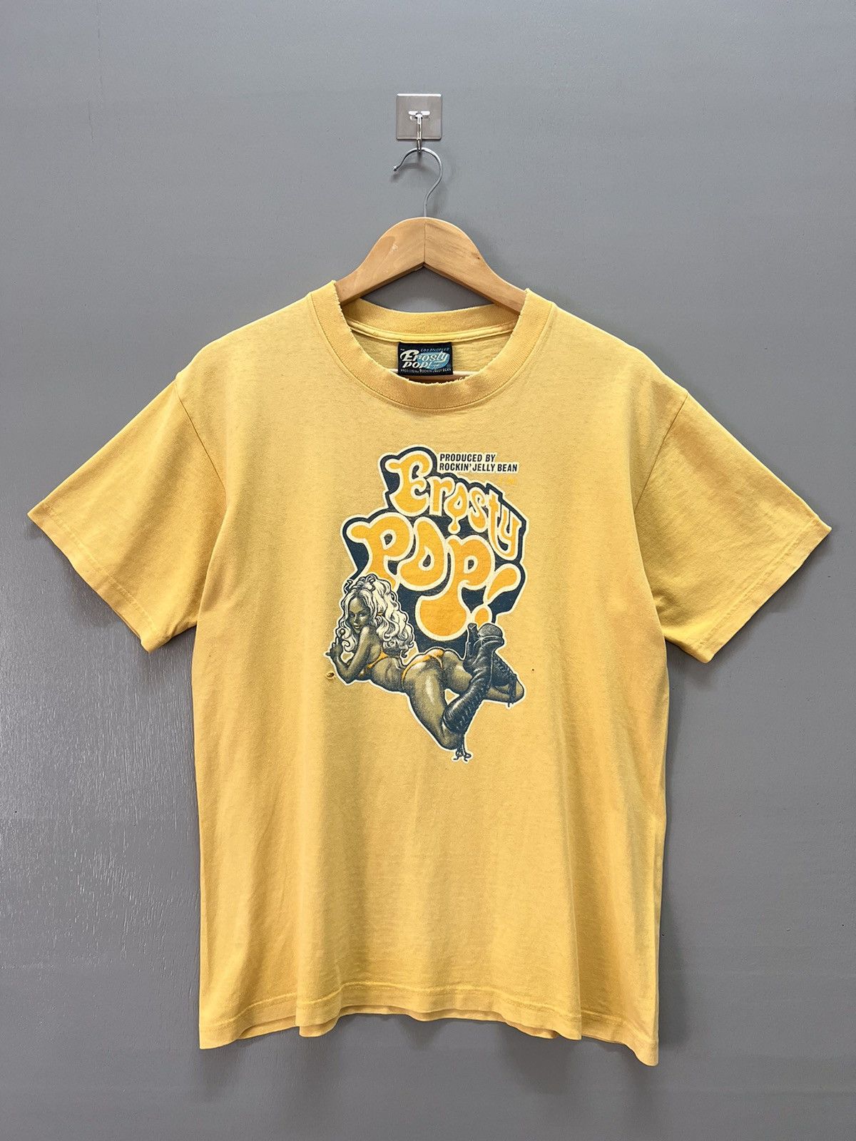 Japanese Brand Vintage Erosty Pop Rockin Jelly Bean Bikini Girl T-shirts Size US M / EU 48-50 / 2 - 1 Thumbnail