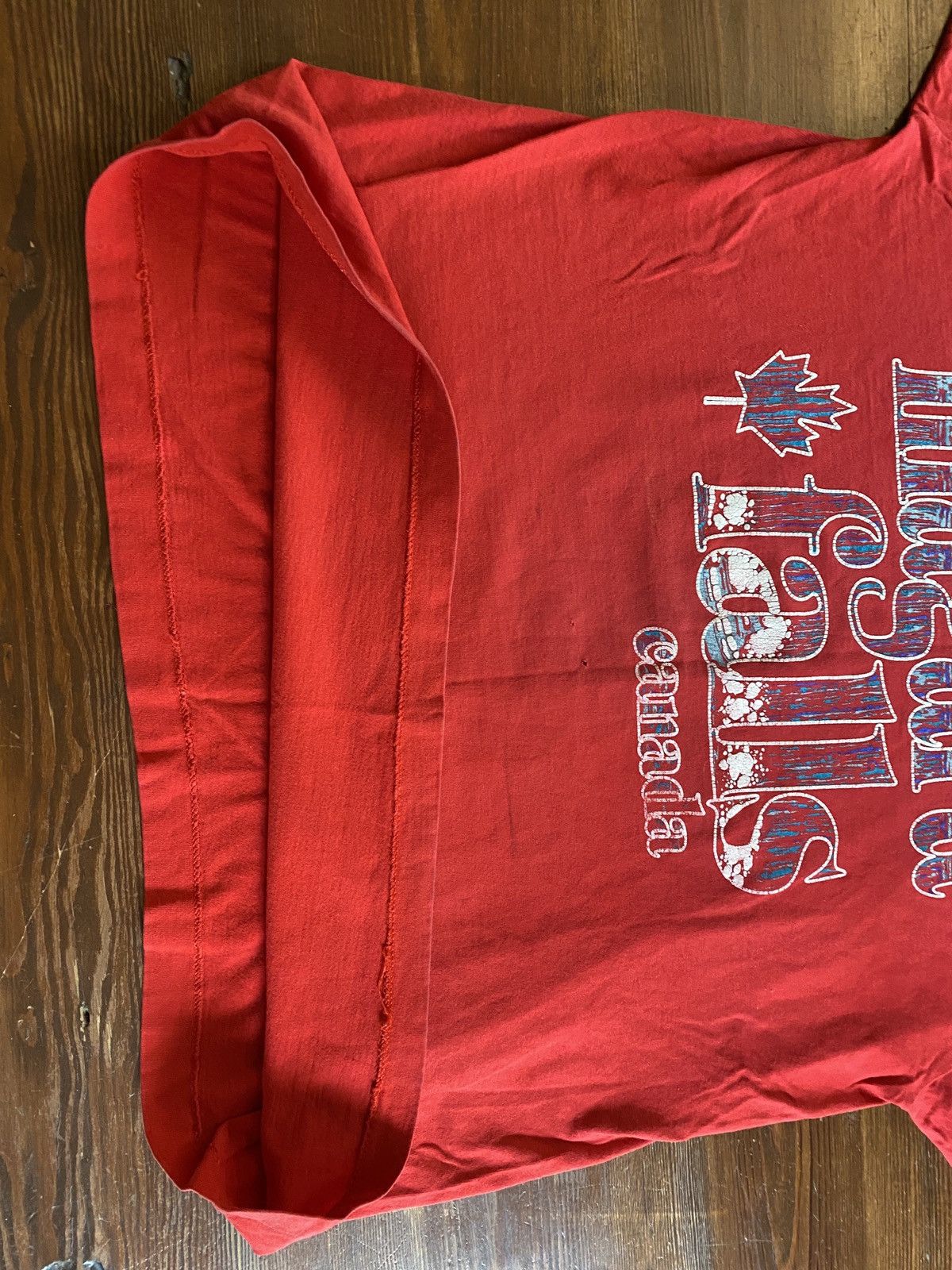 Vintage Vintage 90’s Niagara Falls Canada Single Stitch Red Tee Size US XL / EU 56 / 4 - 17 Thumbnail