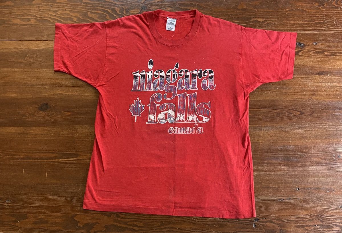 Vintage Vintage 90’s Niagara Falls Canada Single Stitch Red Tee Size US XL / EU 56 / 4 - 1 Thumbnail