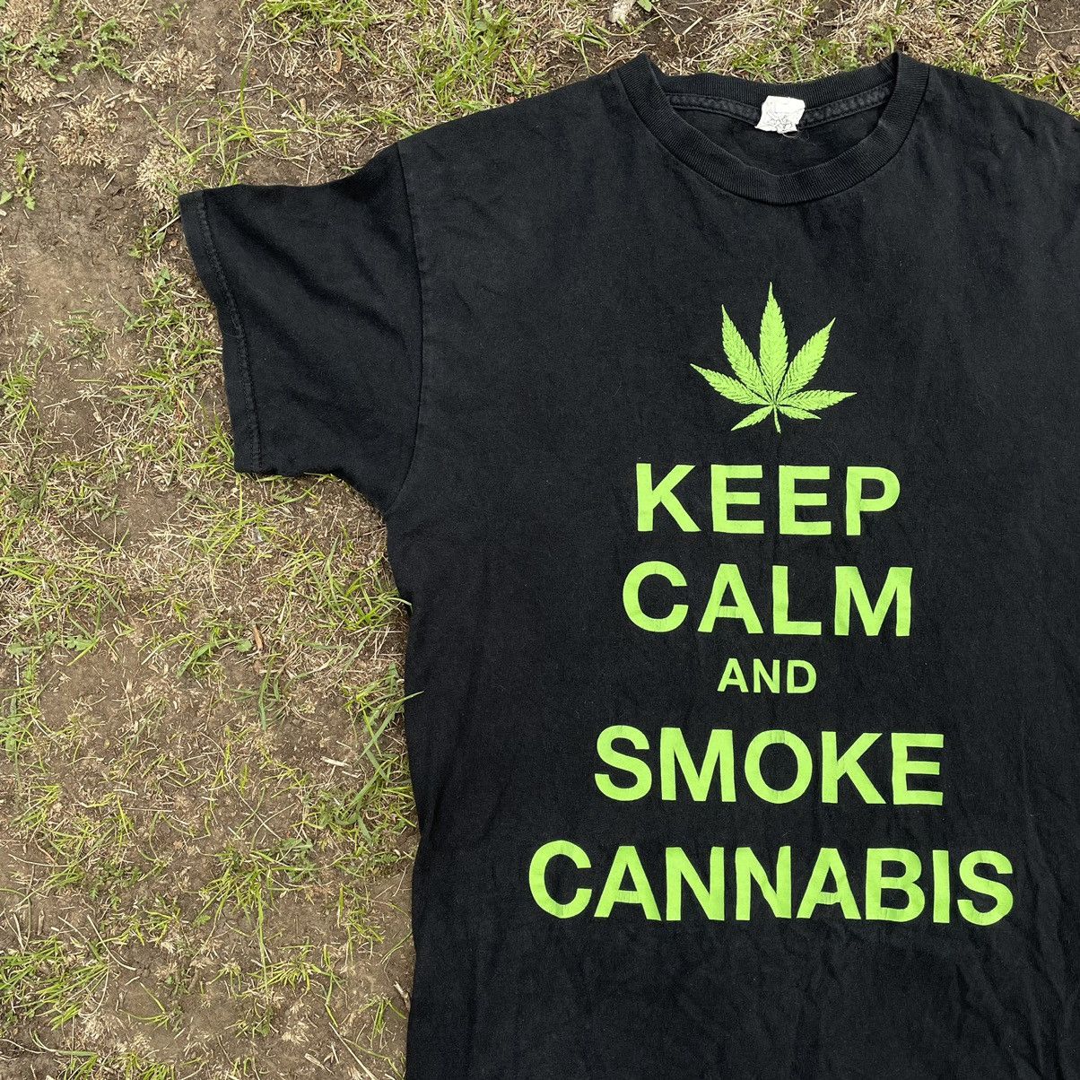 Vintage Vintage 90s Graphic Tee Keep Calm Smoke Cannabis Streetwear Size US L / EU 52-54 / 3 - 3 Thumbnail