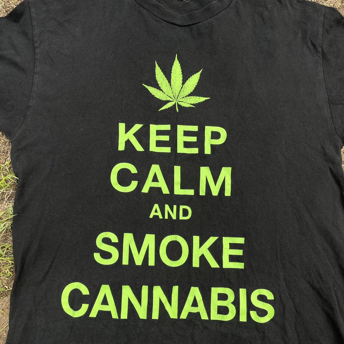 Vintage Vintage 90s Graphic Tee Keep Calm Smoke Cannabis Streetwear Size US L / EU 52-54 / 3 - 4 Thumbnail