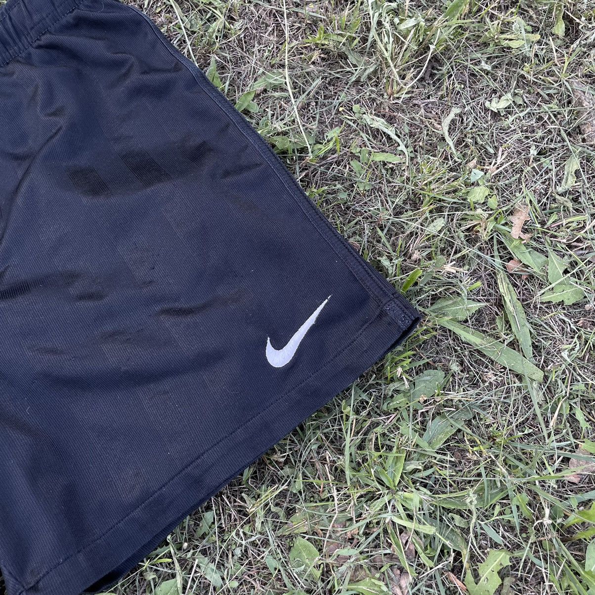 Nike Vintage 90s Nike Swoosh Logo Shorts Streetwear Size US 30 / EU 46 - 3 Thumbnail