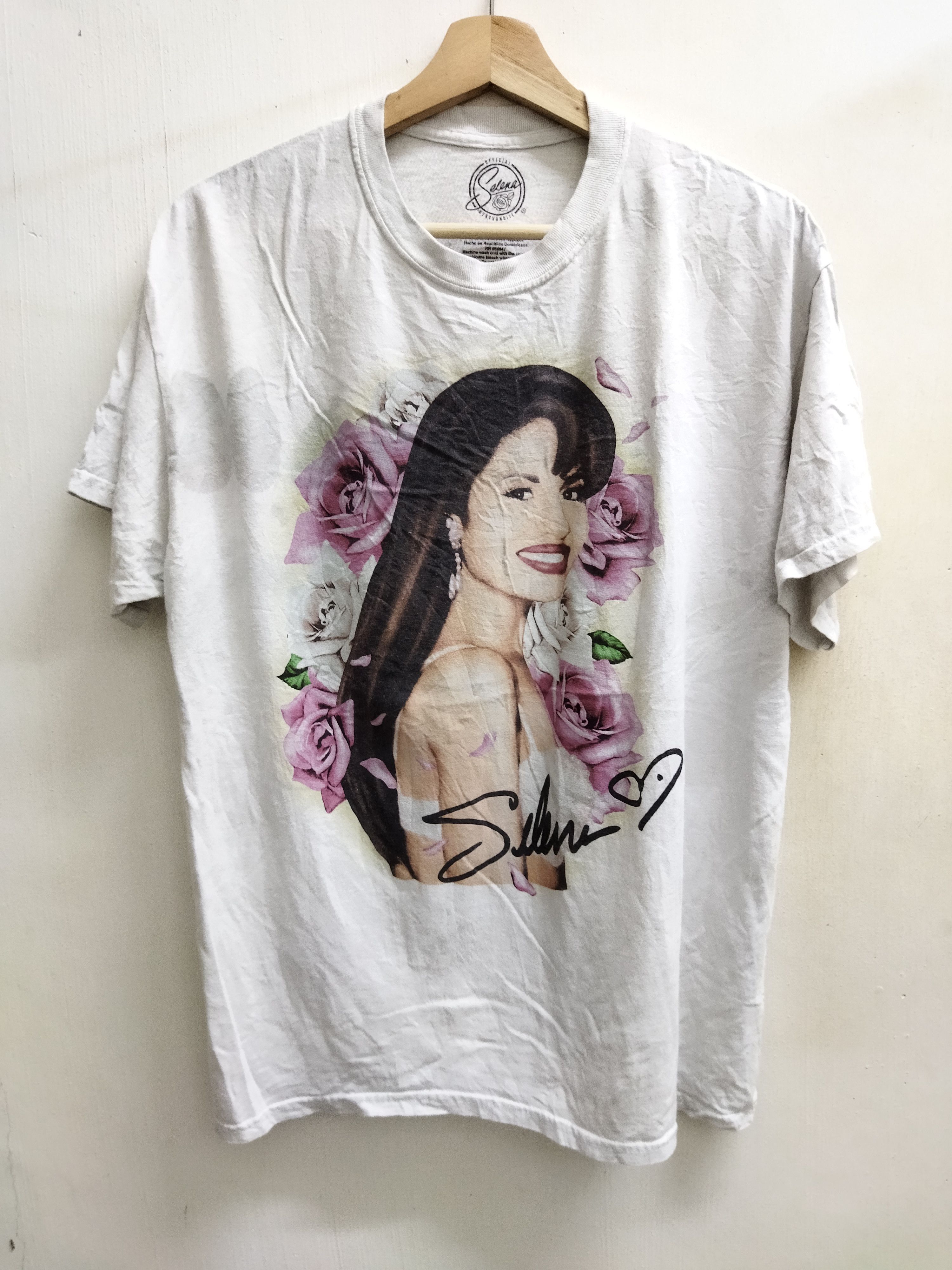 Selena Tee