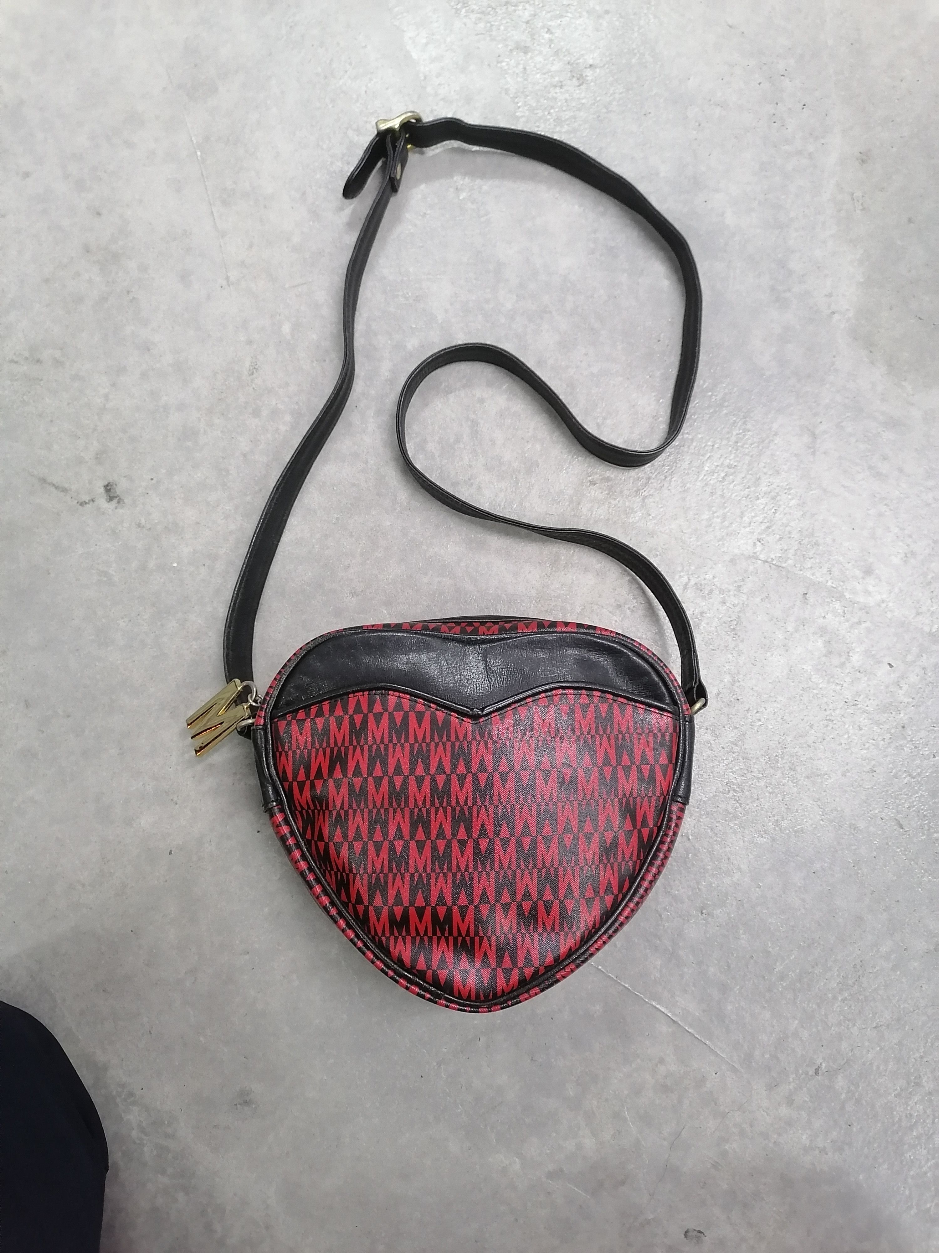Moschino Vintage Moschino Love❤️ M Printed Leather Sling Bag Size ONE SIZE - 2 Thumbnail