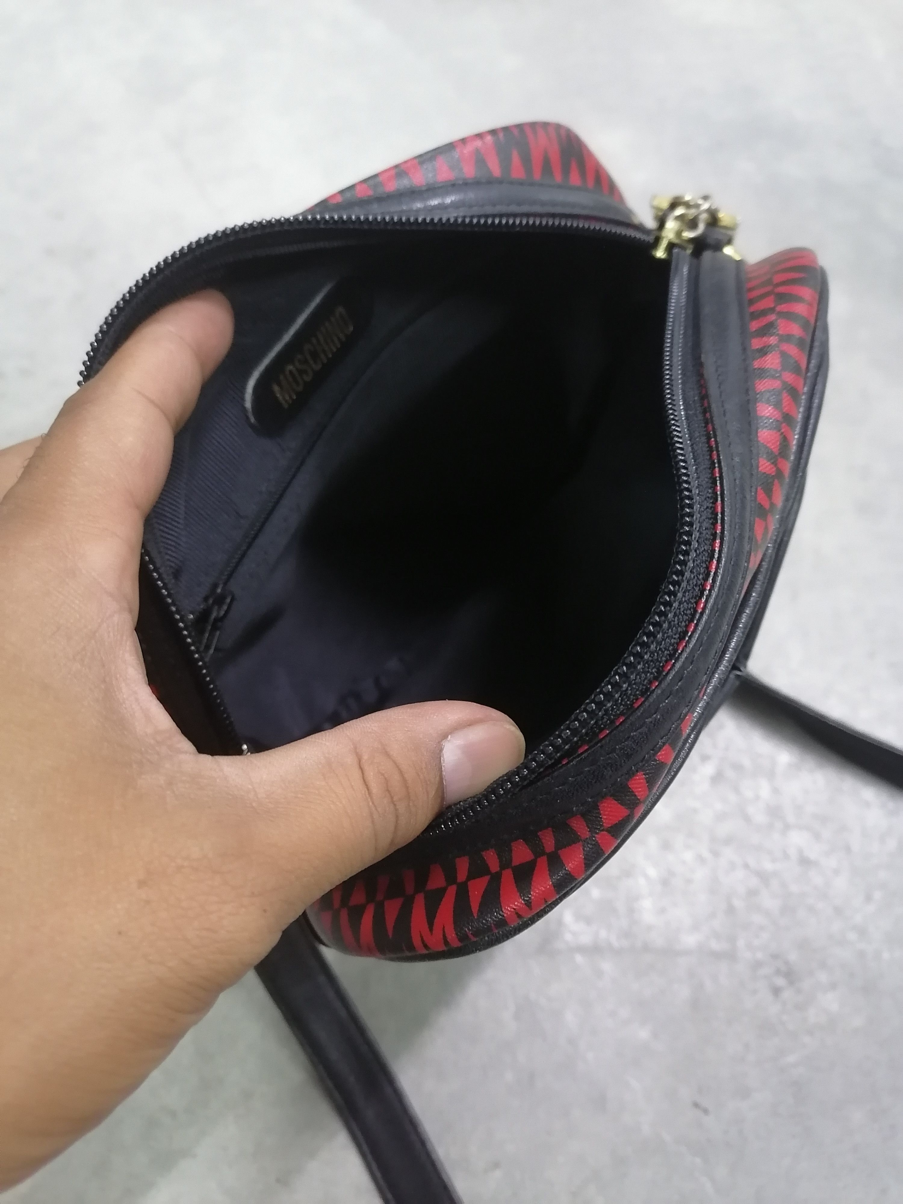 Moschino Vintage Moschino Love❤️ M Printed Leather Sling Bag Size ONE SIZE - 8 Thumbnail