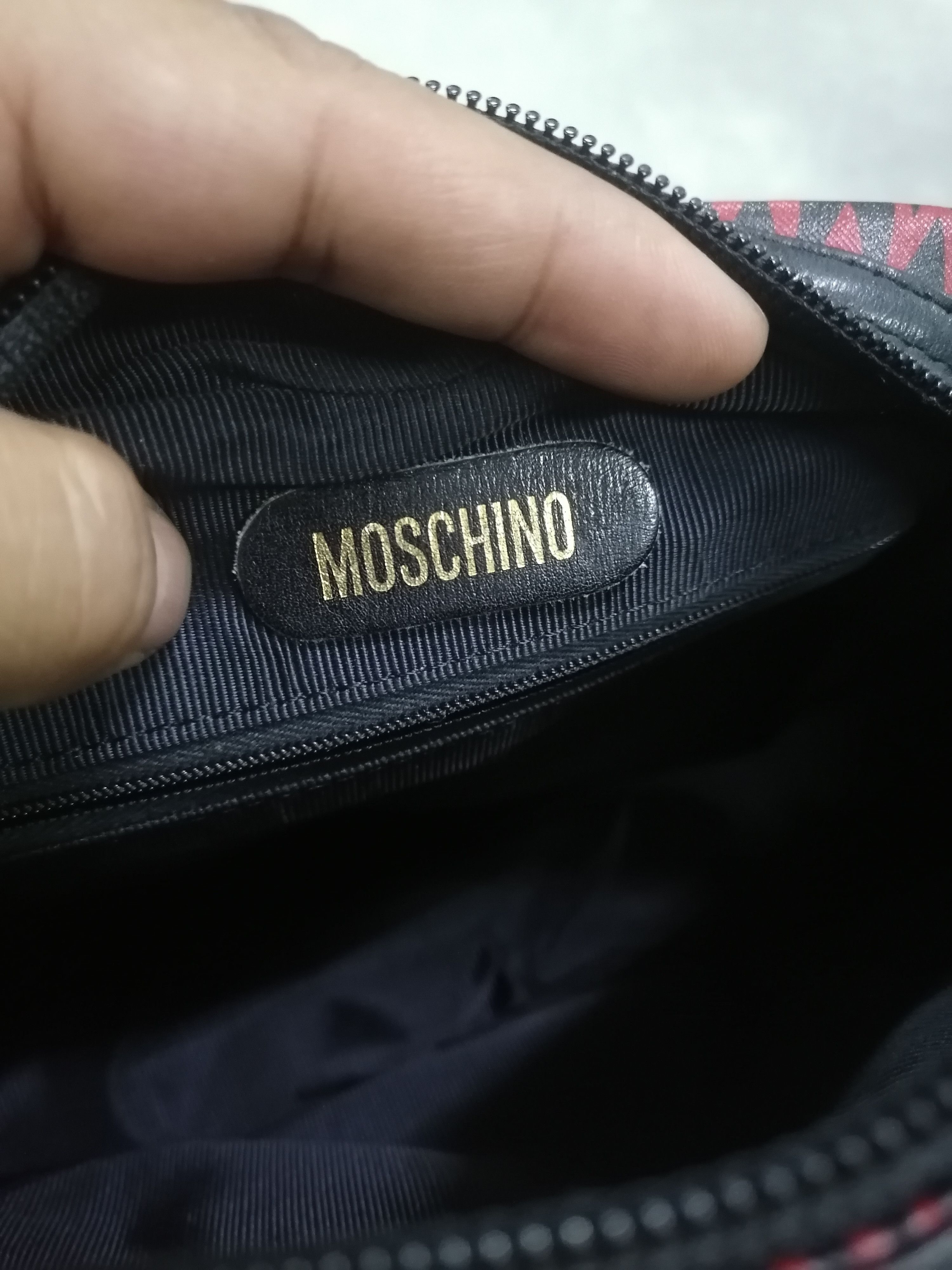 Moschino Vintage Moschino Love❤️ M Printed Leather Sling Bag Size ONE SIZE - 9 Thumbnail