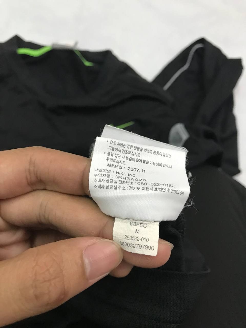 Nike Nike Fit Mini Swoosh Embroidered Long Sleeve Size US L / EU 52-54 / 3 - 7 Thumbnail