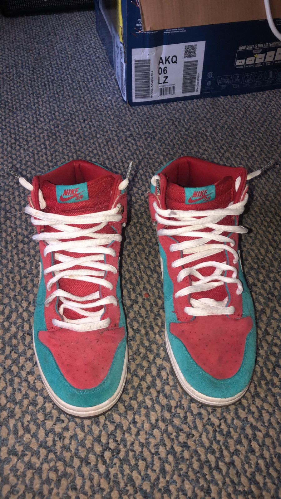 Nike 2009 Nike SB "Bloody Gums" Dunk High Shoes Size US 11.5 / EU 44-45 - 5 Thumbnail