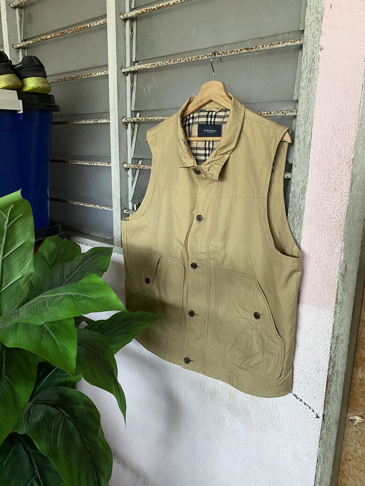 Burberry Burberry London Nova Check Vest Size US L / EU 52-54 / 3 - 1 Thumbnail