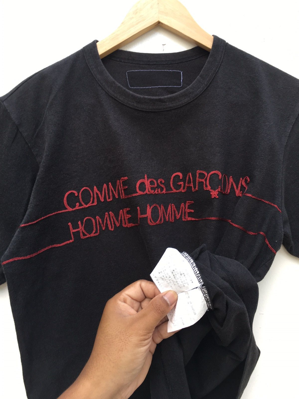 Comme des Garcons AD1999 Comme Des Garcons Homme Big Threaded Spellout Tshirt Size US S / EU 44-46 / 1 - 11 Thumbnail