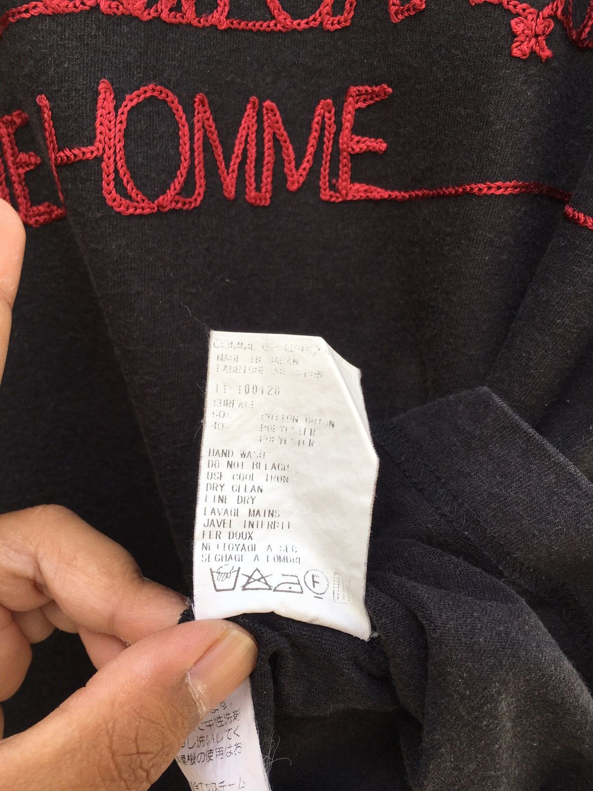 Comme des Garcons AD1999 Comme Des Garcons Homme Big Threaded Spellout Tshirt Size US S / EU 44-46 / 1 - 13 Thumbnail