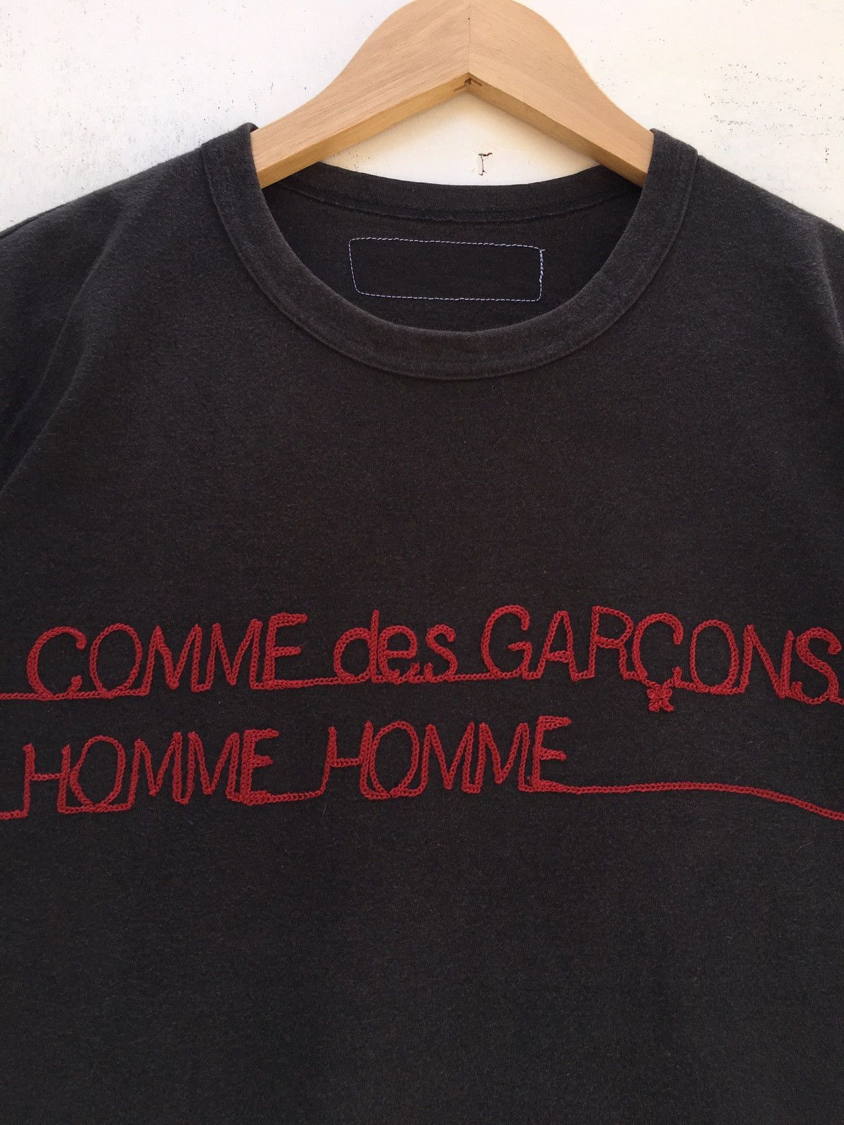 Comme des Garcons AD1999 Comme Des Garcons Homme Big Threaded Spellout Tshirt Size US S / EU 44-46 / 1 - 9 Thumbnail