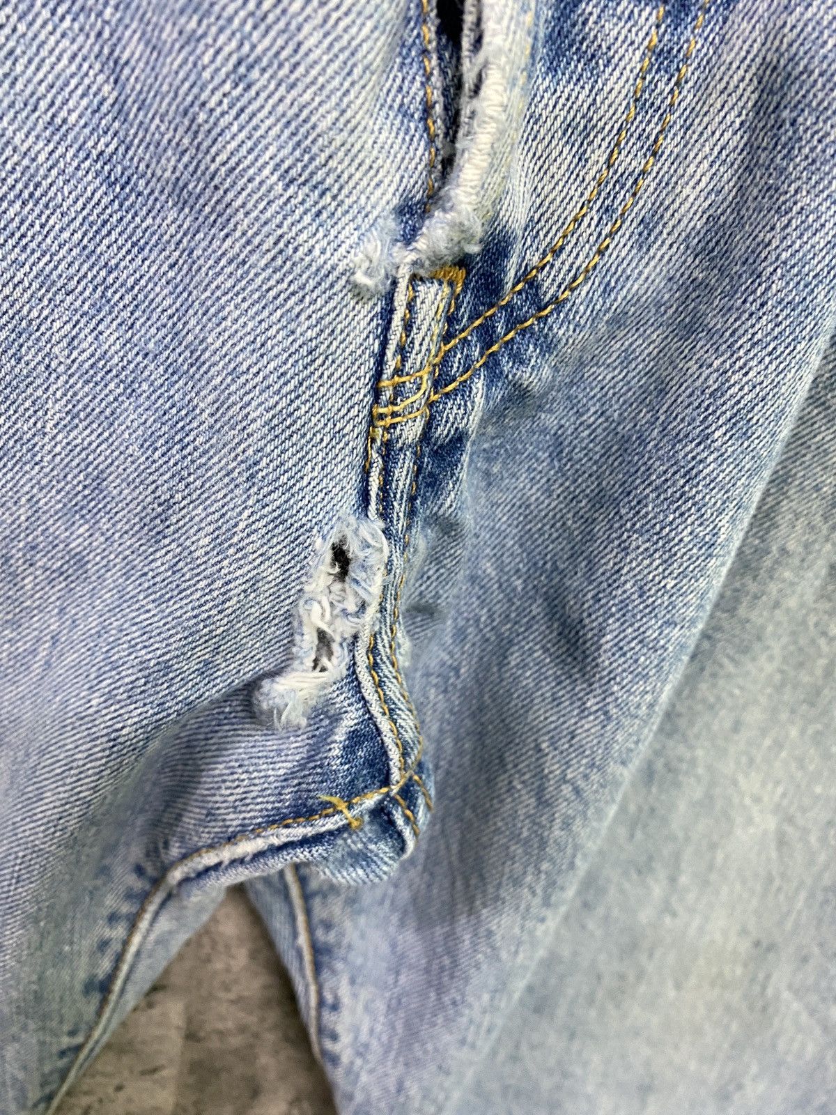 Levi's × Vintage Vintage 90s LEVIS 501 Distressed Jeans - L75 Size US 35 - 10 Thumbnail