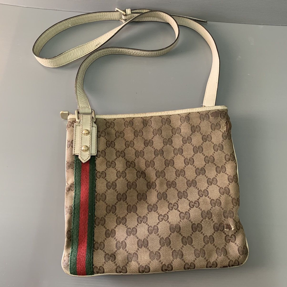 💥🔥FAST SALE🔥💥Authentic Gucci Monogram Sling Bag