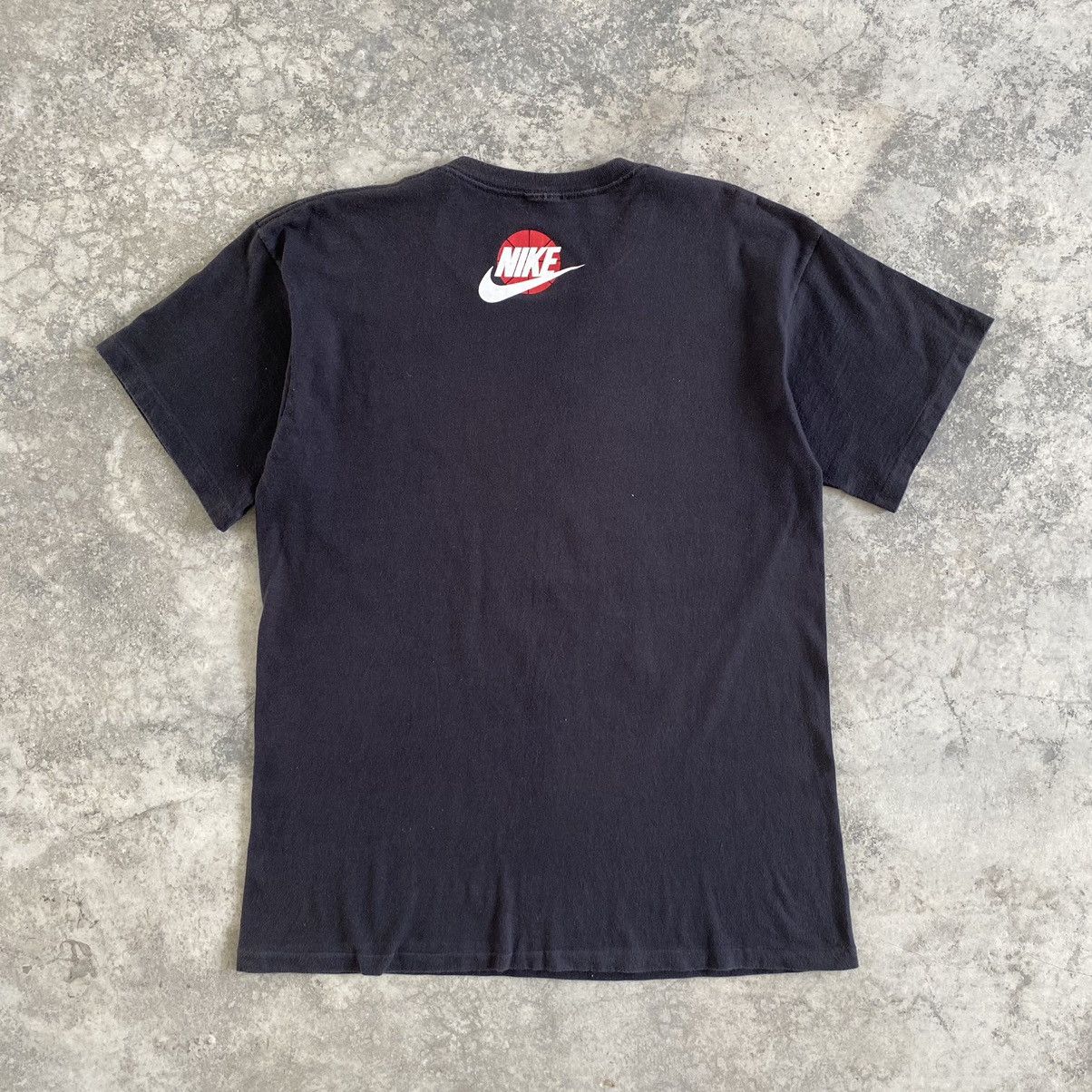 Nike Vintage 90’s Nike Grey Tag Charles Barkley Graphic T-Shirt Size US L / EU 52-54 / 3 - 8 Thumbnail