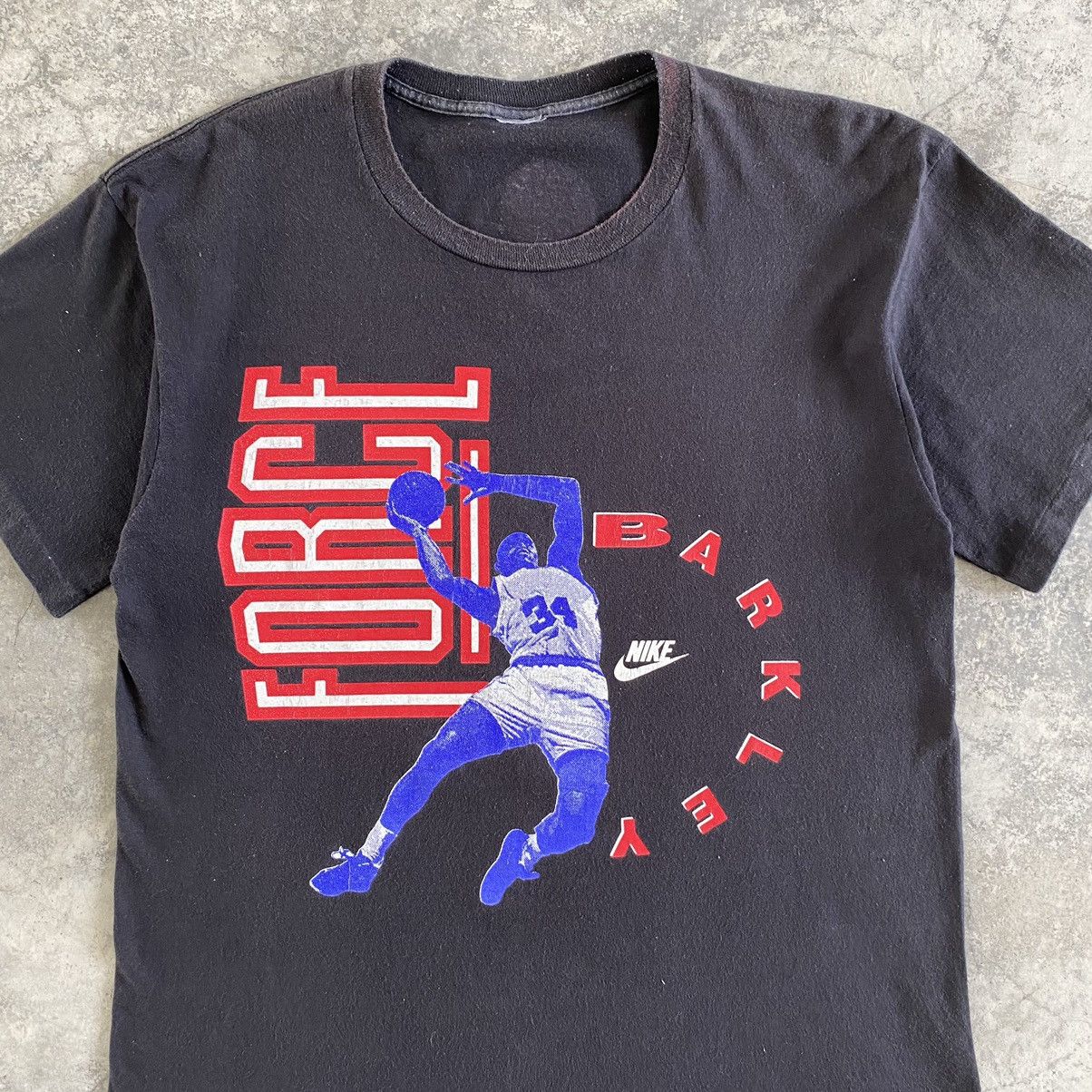 Nike Vintage 90’s Nike Grey Tag Charles Barkley Graphic T-Shirt Size US L / EU 52-54 / 3 - 3 Thumbnail