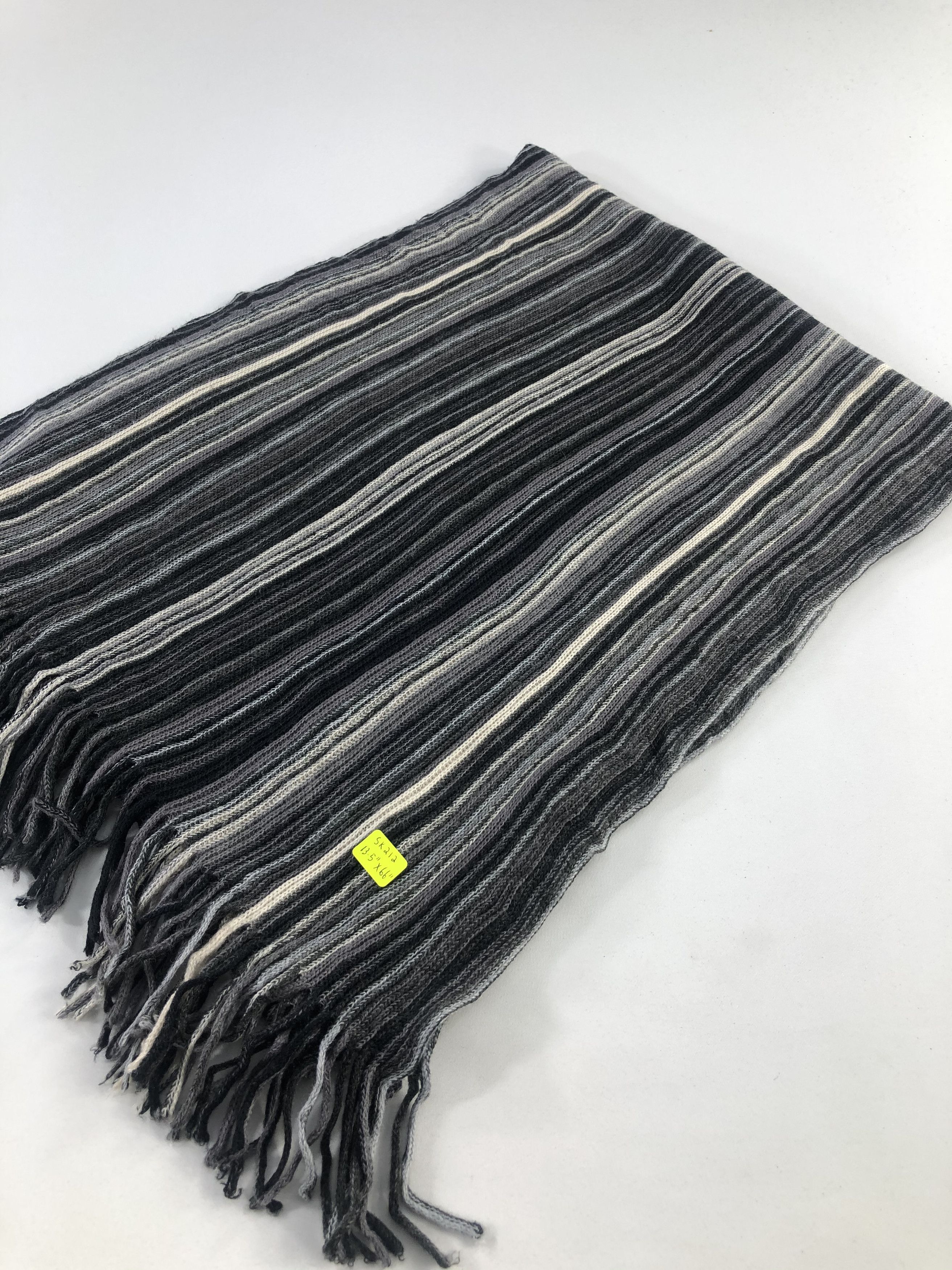 Guess Guess Scarf / Muffler / Neckwear Size ONE SIZE - 6 Thumbnail