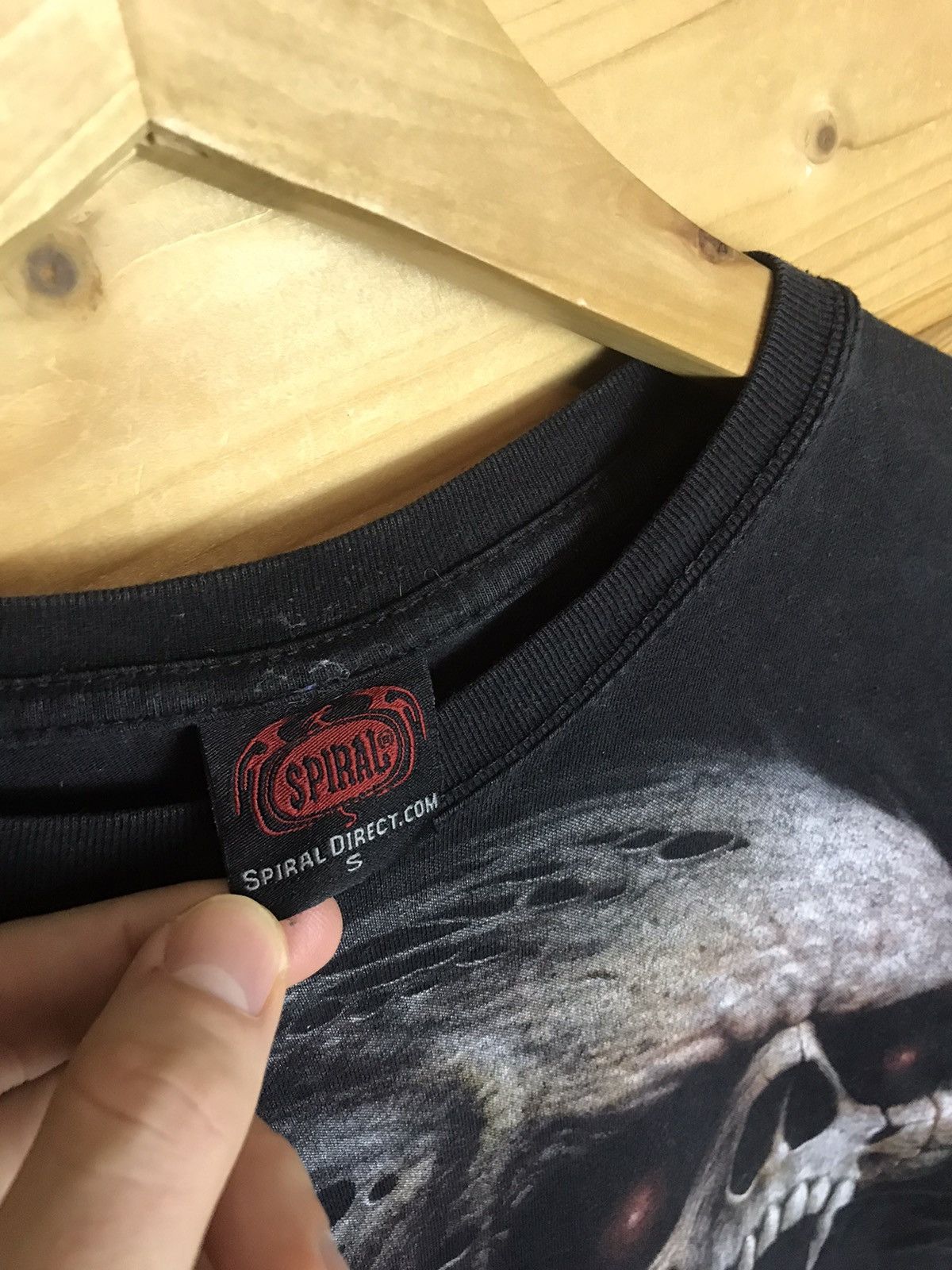 Vintage Vintage Spiral Skull t-shirt Size US S / EU 44-46 / 1 - 5 Thumbnail