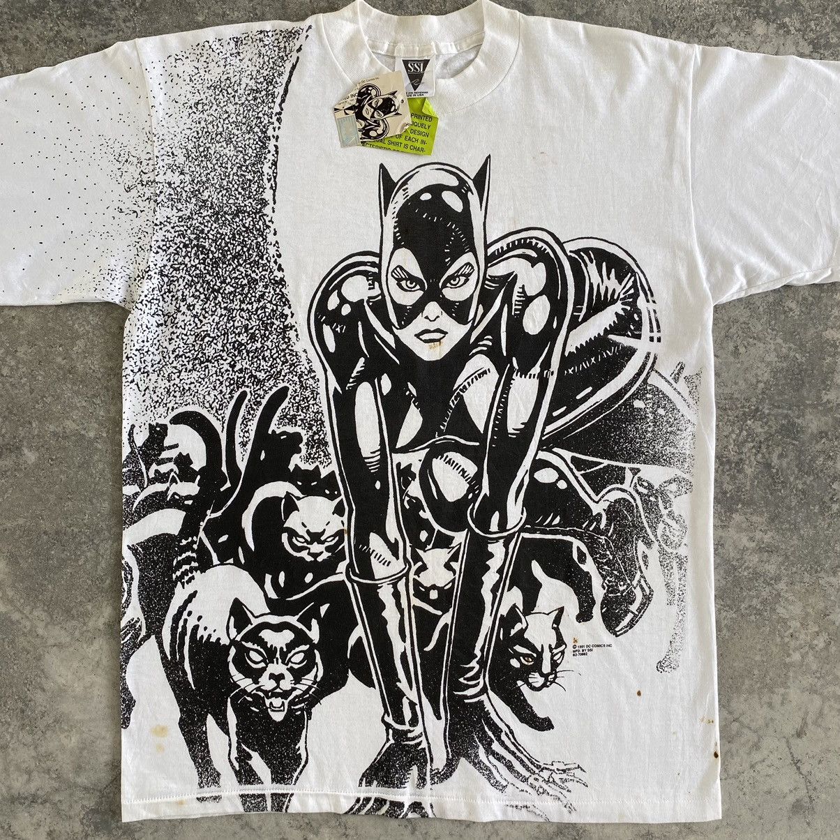 DC Comics Vintage 90’s Catwoman All Over Print T-Shirt Size US L / EU 52-54 / 3 - 3 Thumbnail