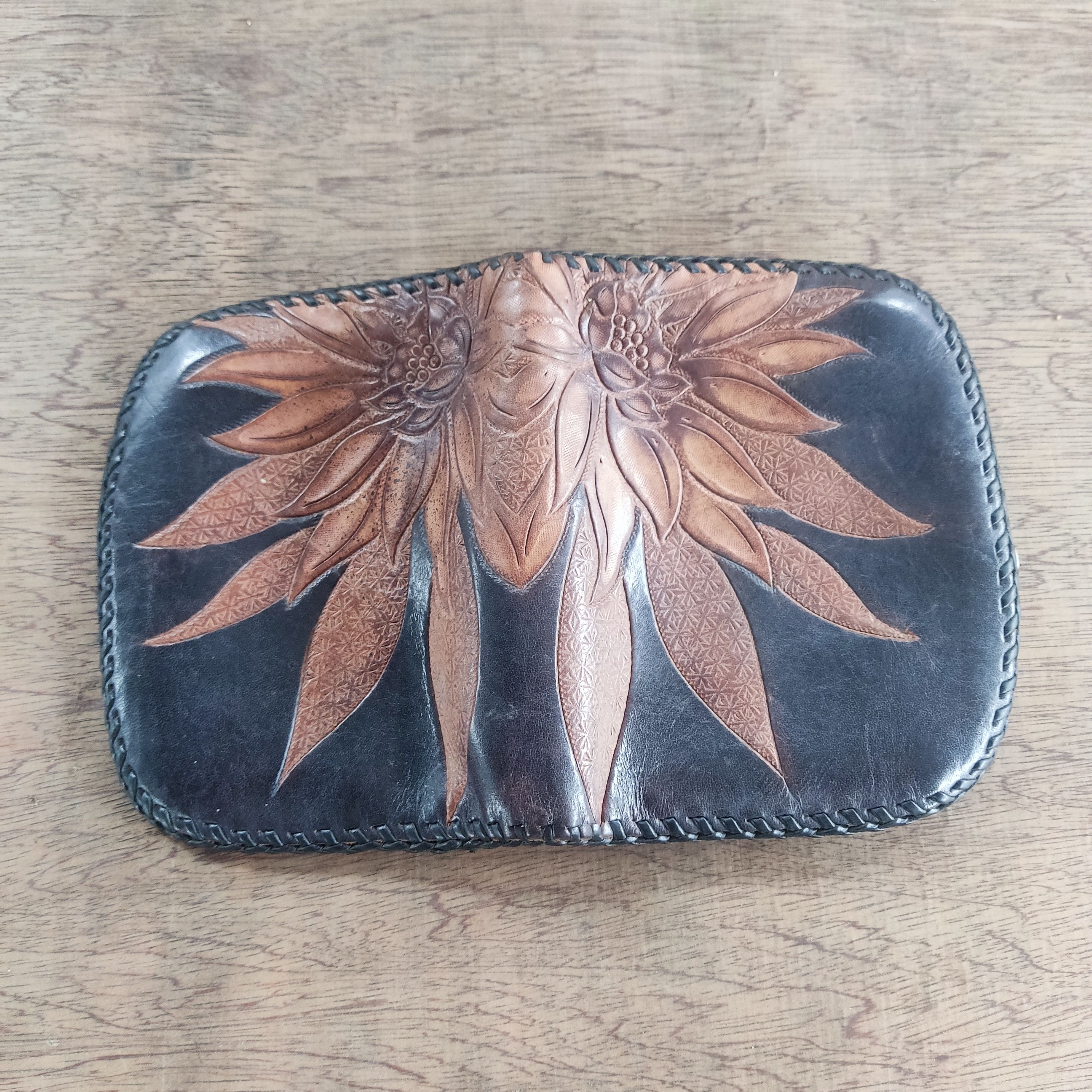 Handmade Handmade Custom Leather Wallet Button Size ONE SIZE - 3 Thumbnail