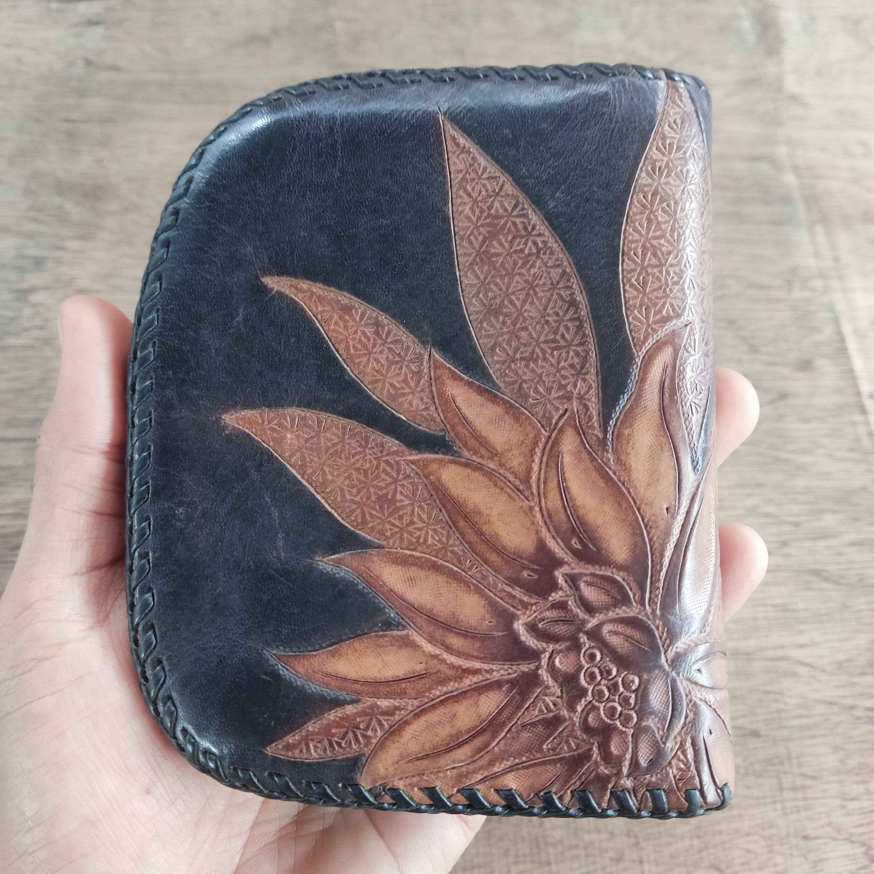 Handmade Handmade Custom Leather Wallet Button Size ONE SIZE - 2 Thumbnail