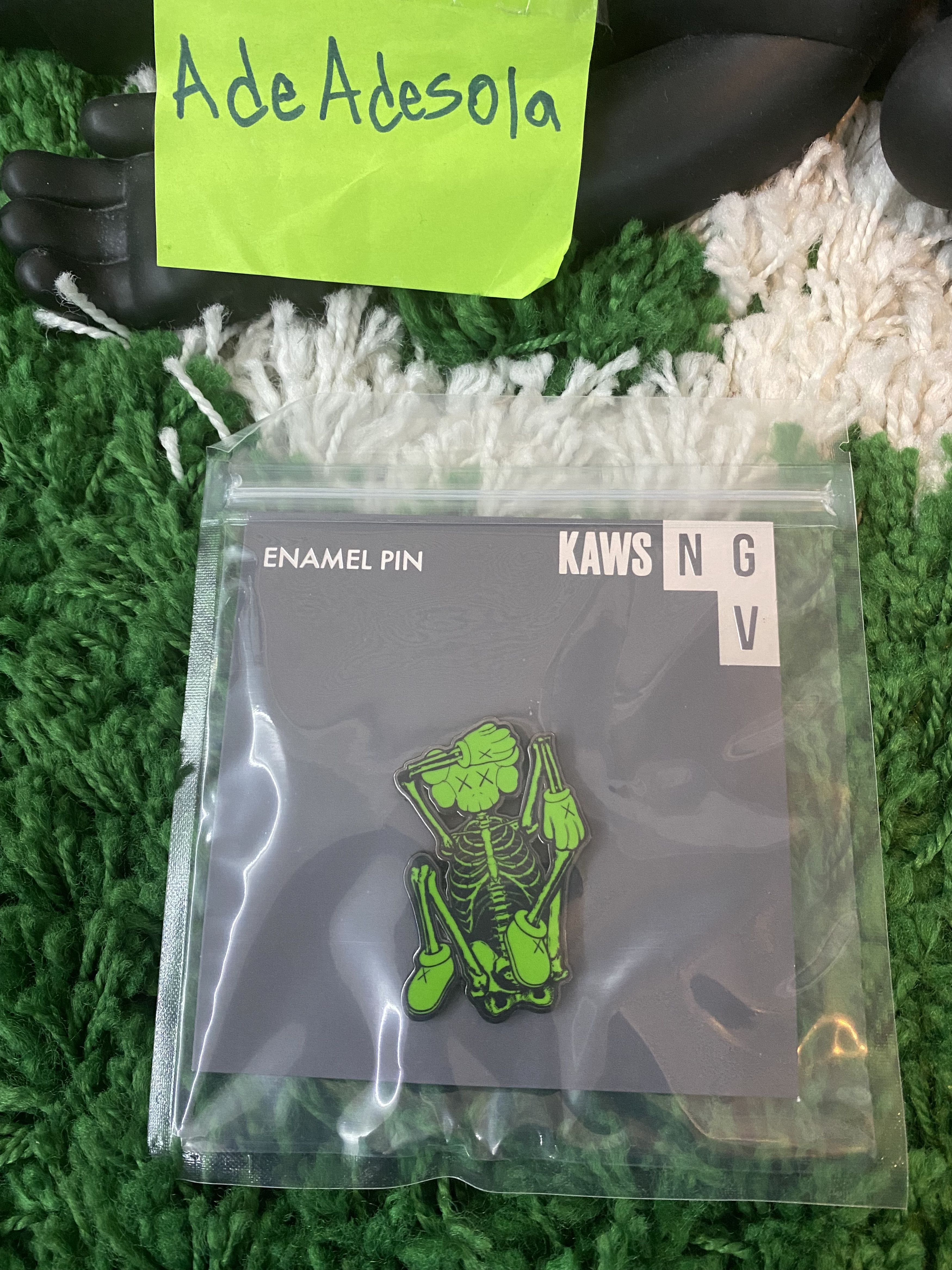 Kaws SKELETON Pin Green Size ONE SIZE - 3 Thumbnail