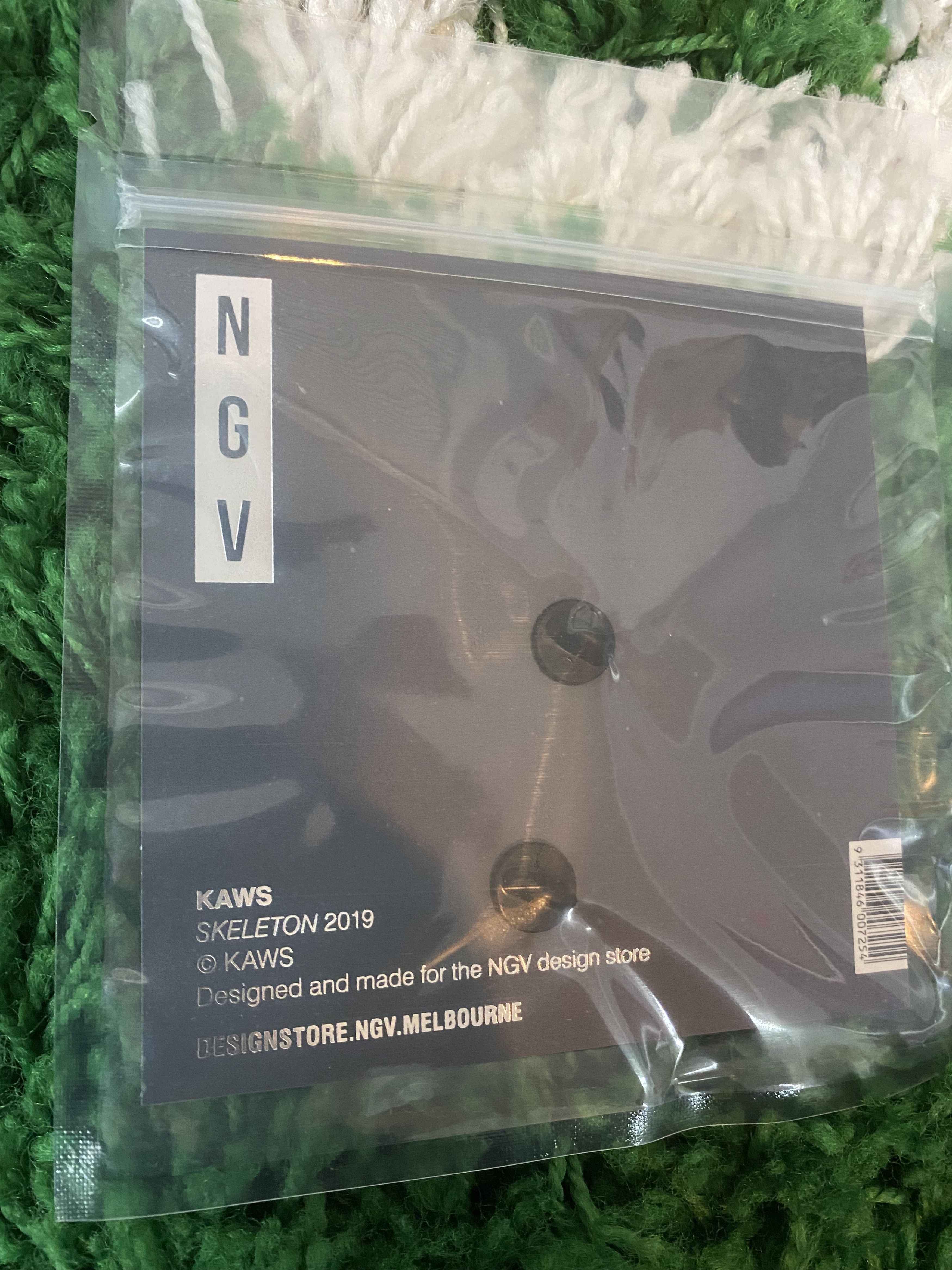 Kaws SKELETON Pin Green Size ONE SIZE - 2 Thumbnail
