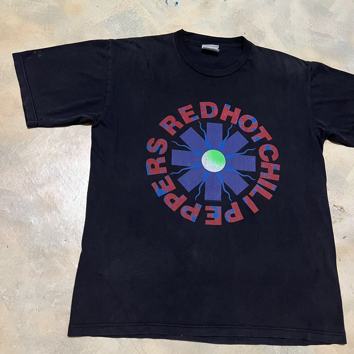 Band Tees Vintage 2001 Red Hot Chili Peppers RHCP Distressed T Shirt Size US L / EU 52-54 / 3 - 5 Thumbnail