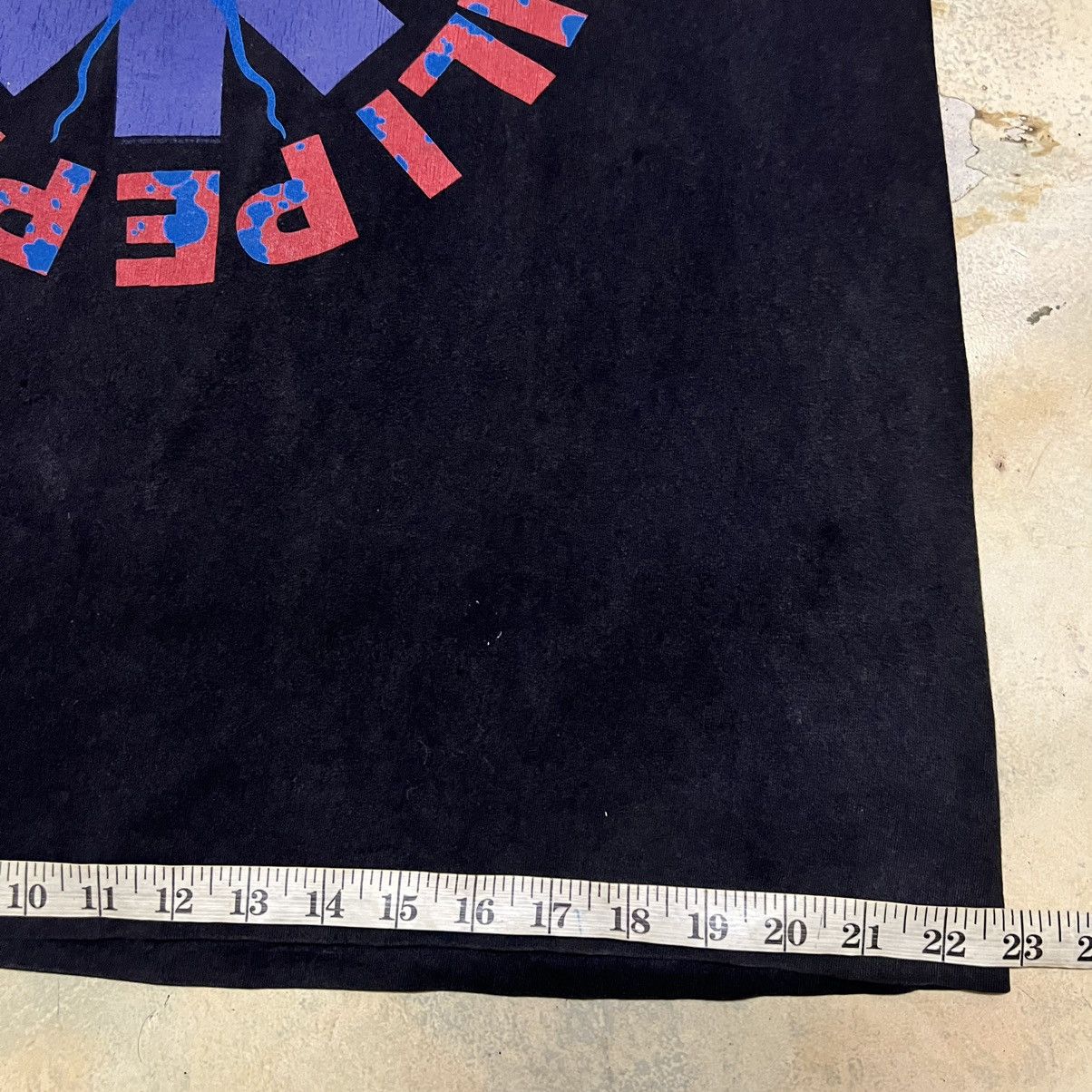 Band Tees Vintage 2001 Red Hot Chili Peppers RHCP Distressed T Shirt Size US L / EU 52-54 / 3 - 12 Thumbnail