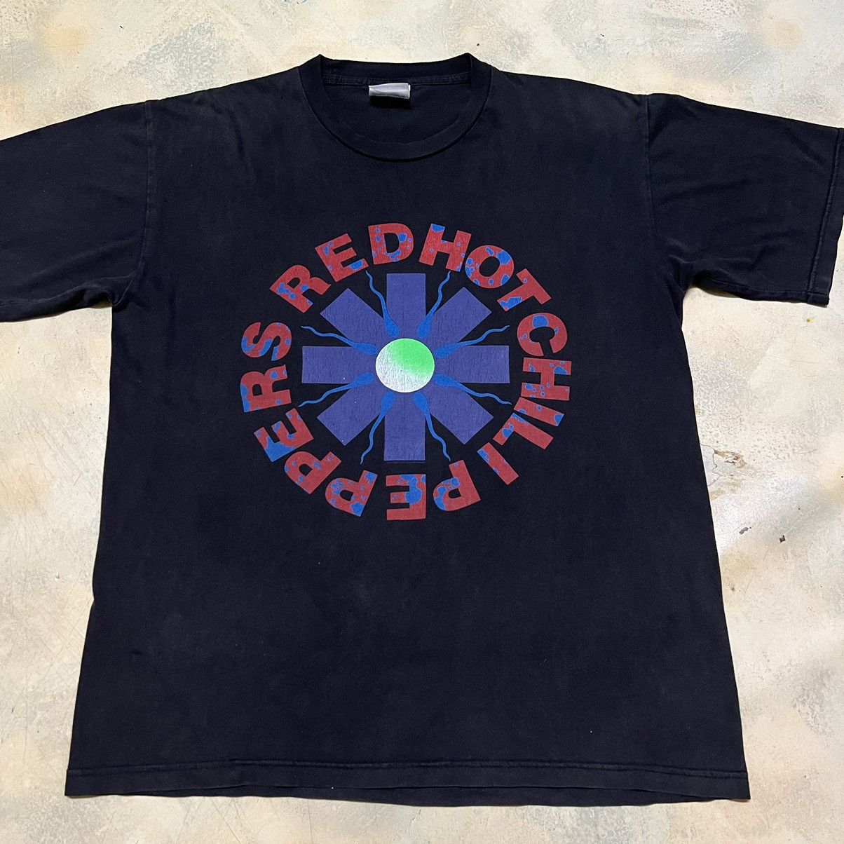 Band Tees Vintage 2001 Red Hot Chili Peppers RHCP Distressed T Shirt Size US L / EU 52-54 / 3 - 4 Thumbnail