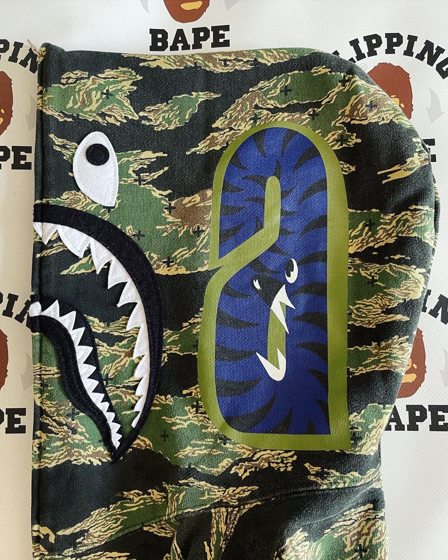 Bape BAPE X COMMON SENSE SHARK FULL ZIP HOODIE Size US M / EU 48-50 / 2 - 5 Thumbnail