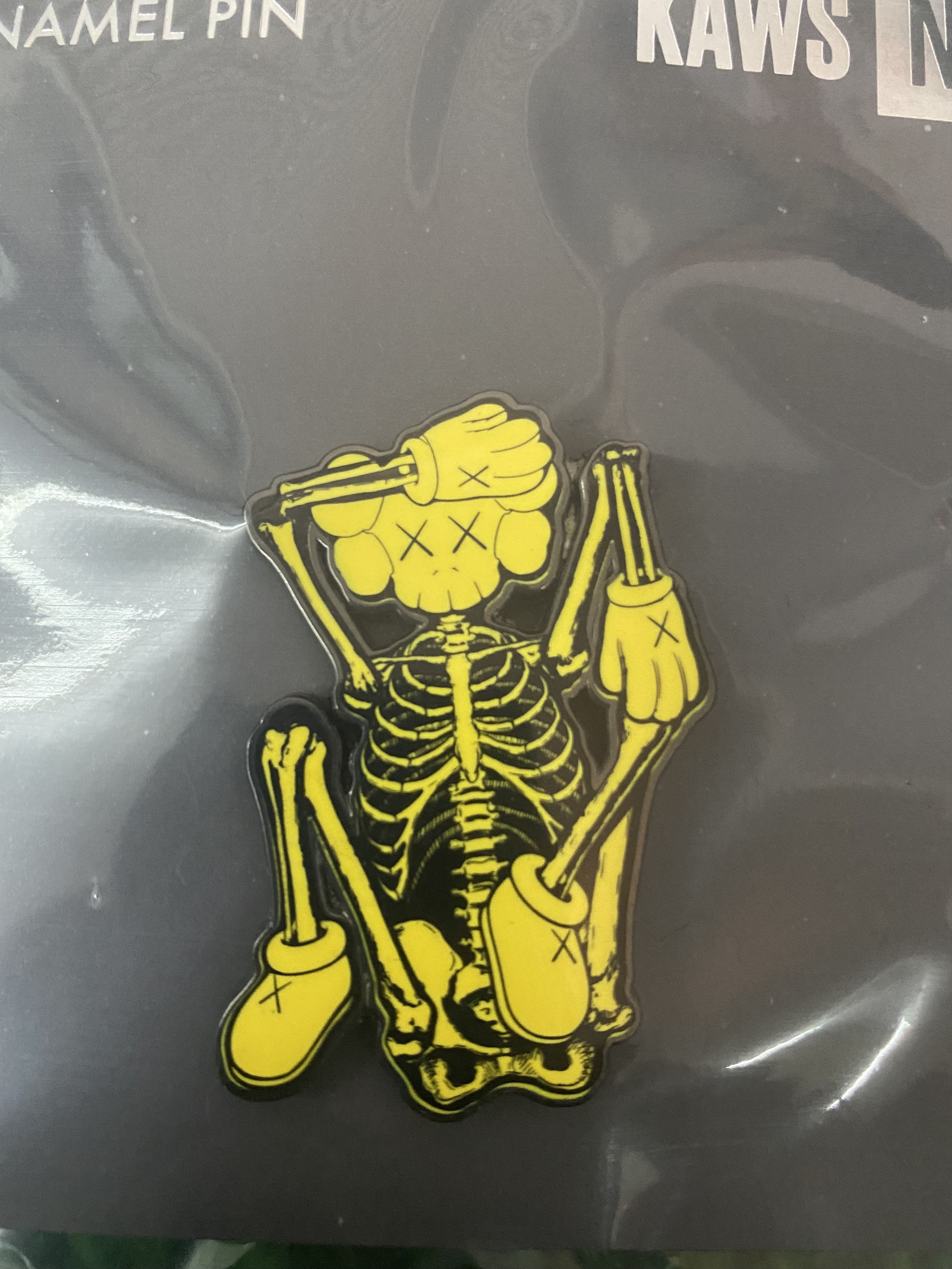 Kaws SKELETON Pin Yellow Size ONE SIZE - 3 Thumbnail