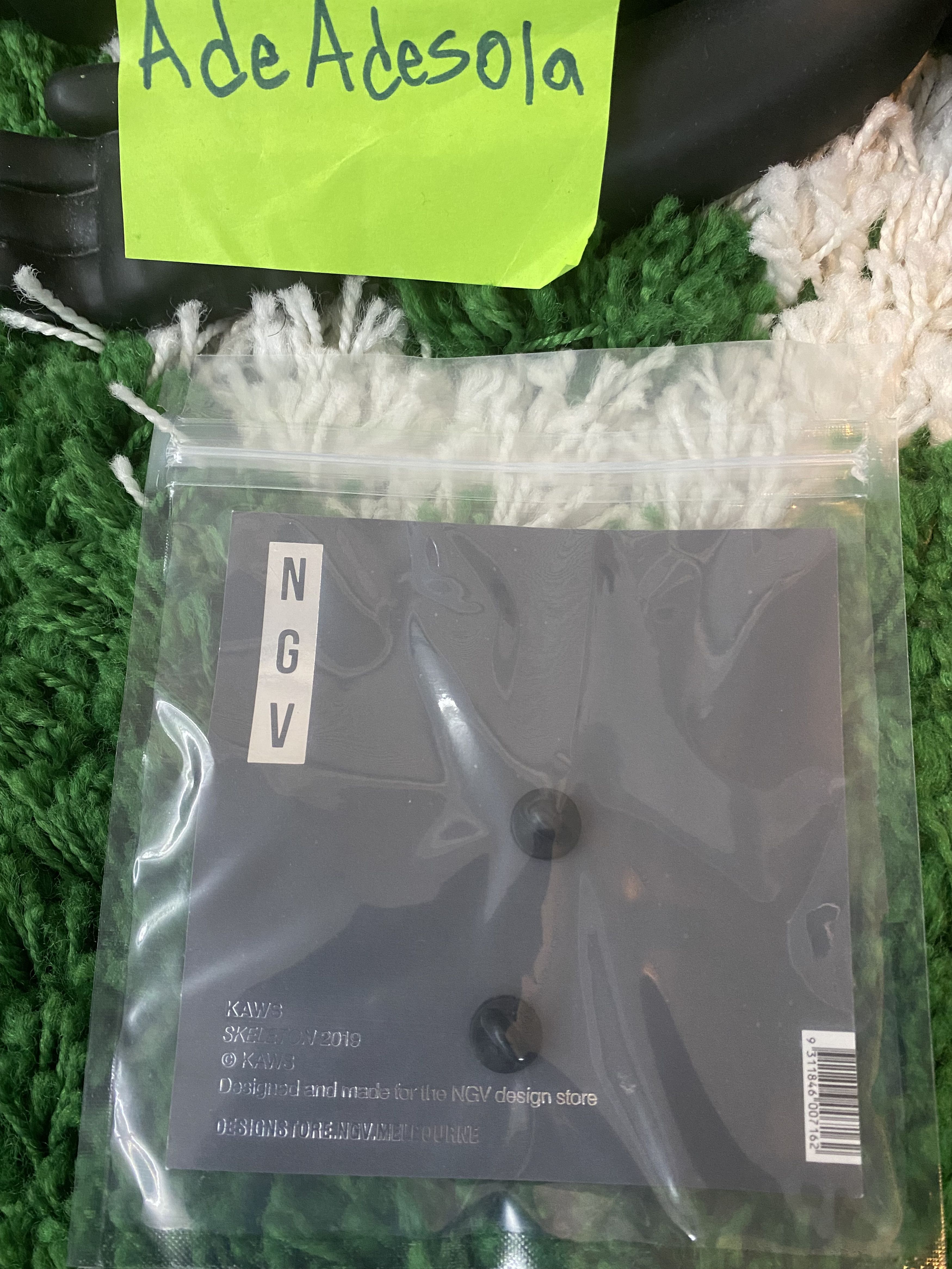 Kaws SKELETON Pin Yellow Size ONE SIZE - 4 Thumbnail
