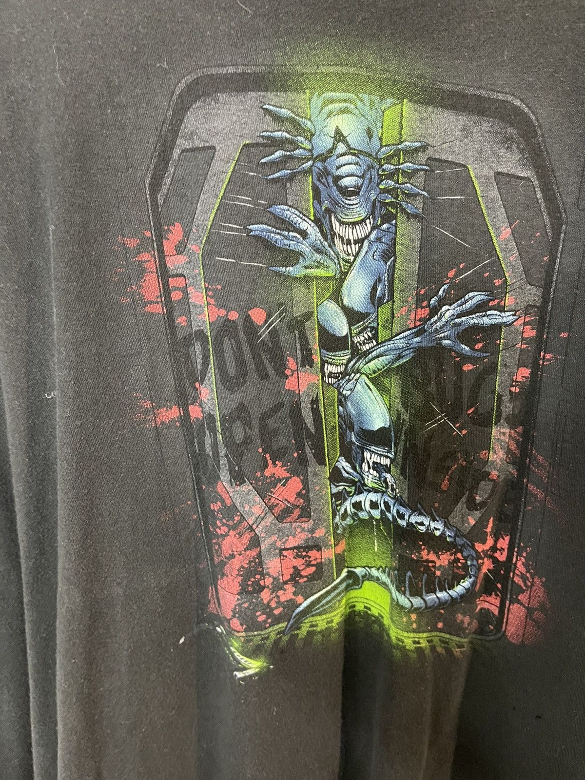 Vintage Vintage 90s ALIEN vs PREDATOR Thrashes T shirt oversized Size US XL / EU 56 / 4 - 4 Thumbnail