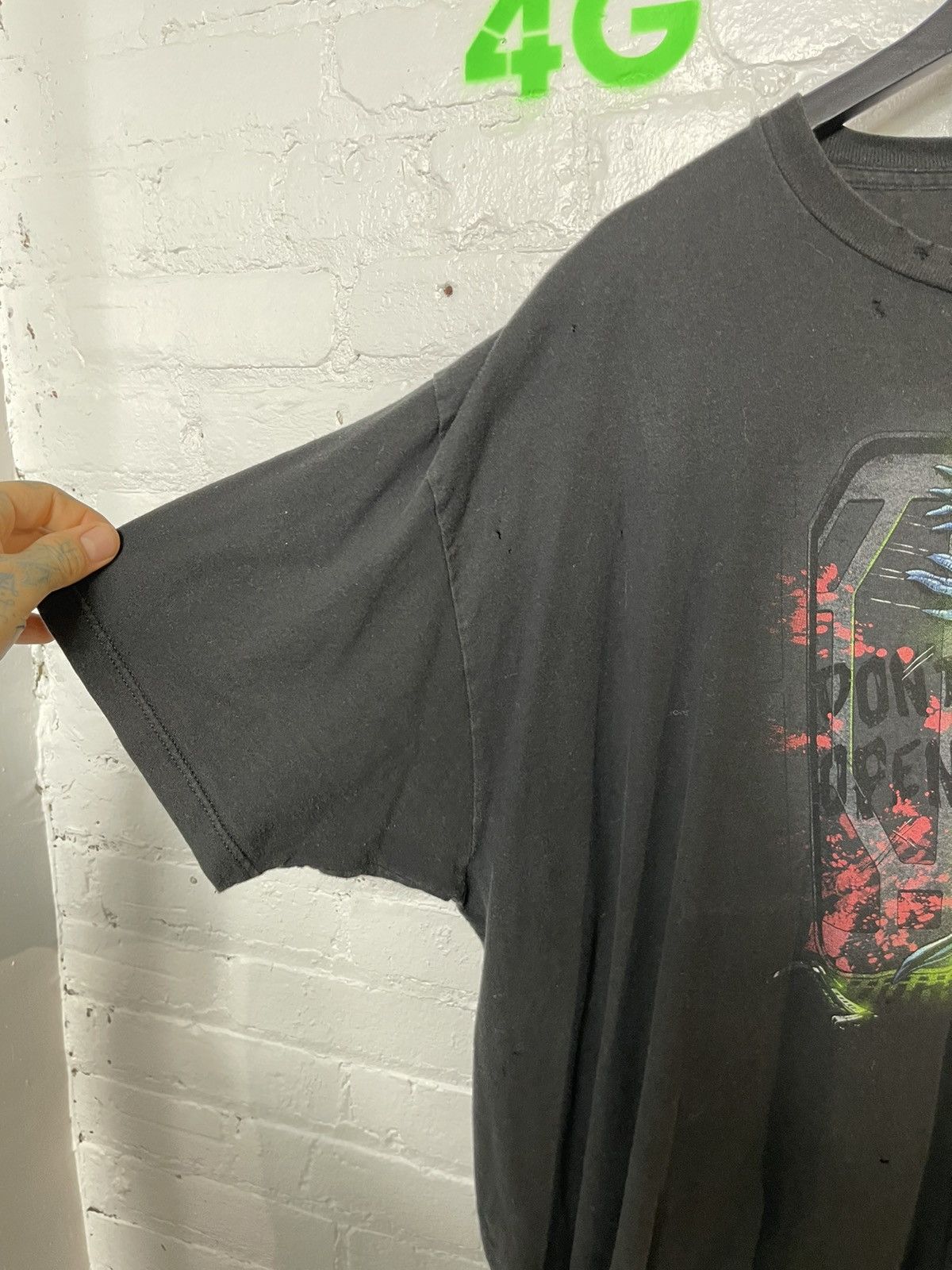 Vintage Vintage 90s ALIEN vs PREDATOR Thrashes T shirt oversized Size US XL / EU 56 / 4 - 3 Thumbnail