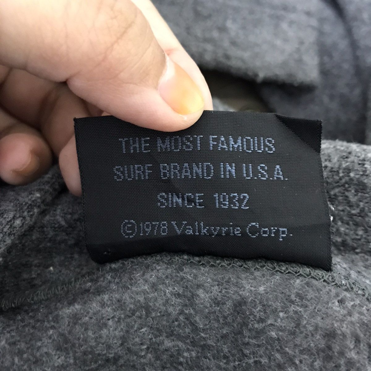 Vintage Vintage BEAR SURF BOARD Fleece Grey Sweatshirt Size US L / EU 52-54 / 3 - 6 Thumbnail