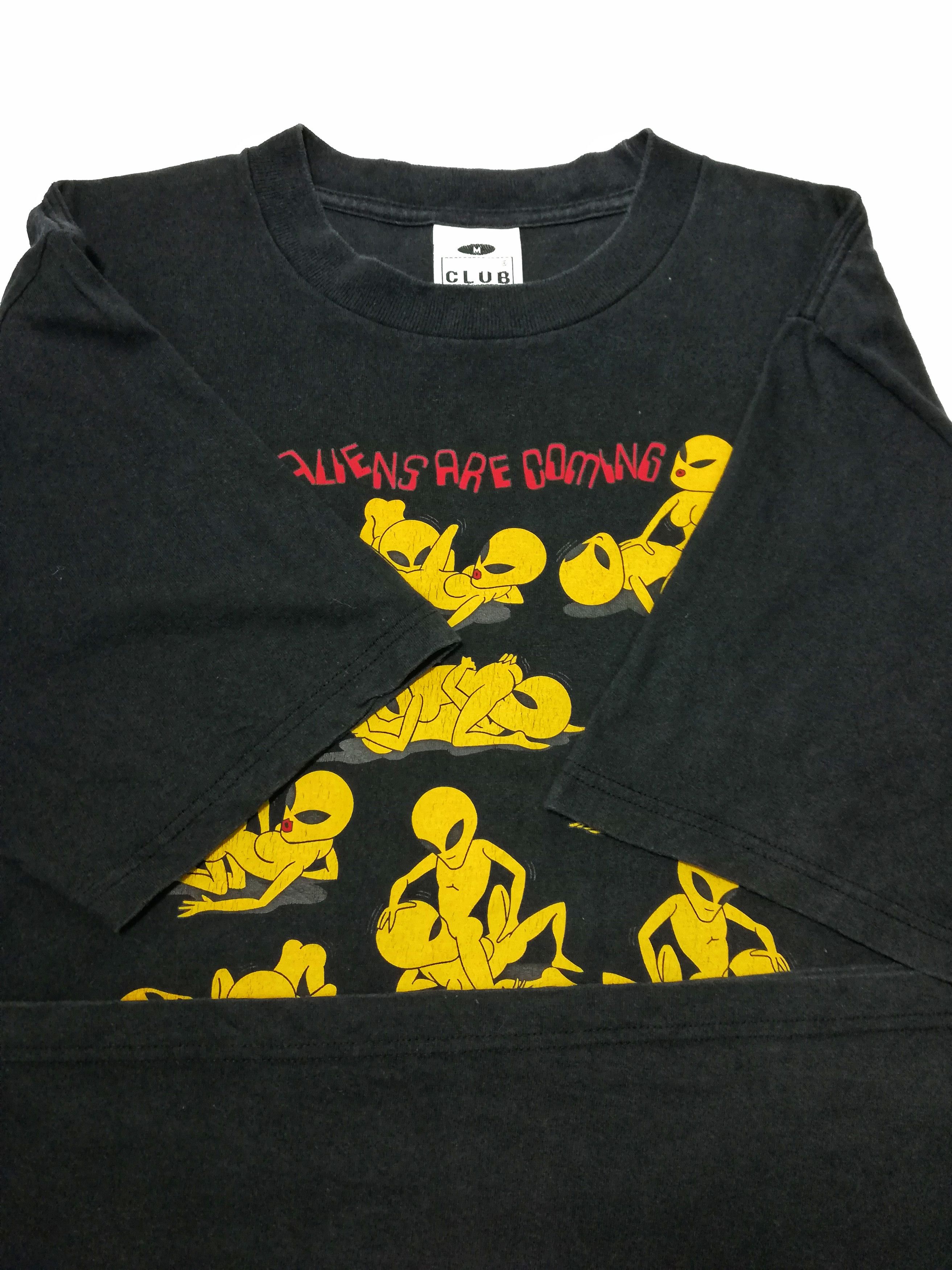 Vintage 🔥Activewear 90's Aliens Are Coming Aliens Sex Orgy T-shirt Size US M / EU 48-50 / 2 - 3 Thumbnail