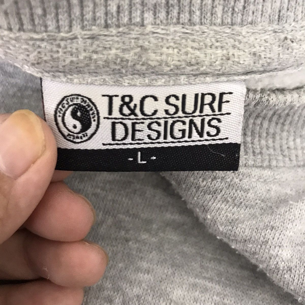 Vintage T&C Surf Design Hawaii USA SURFWEAR Surfing Grey Sweatshirt Size US L / EU 52-54 / 3 - 6 Thumbnail