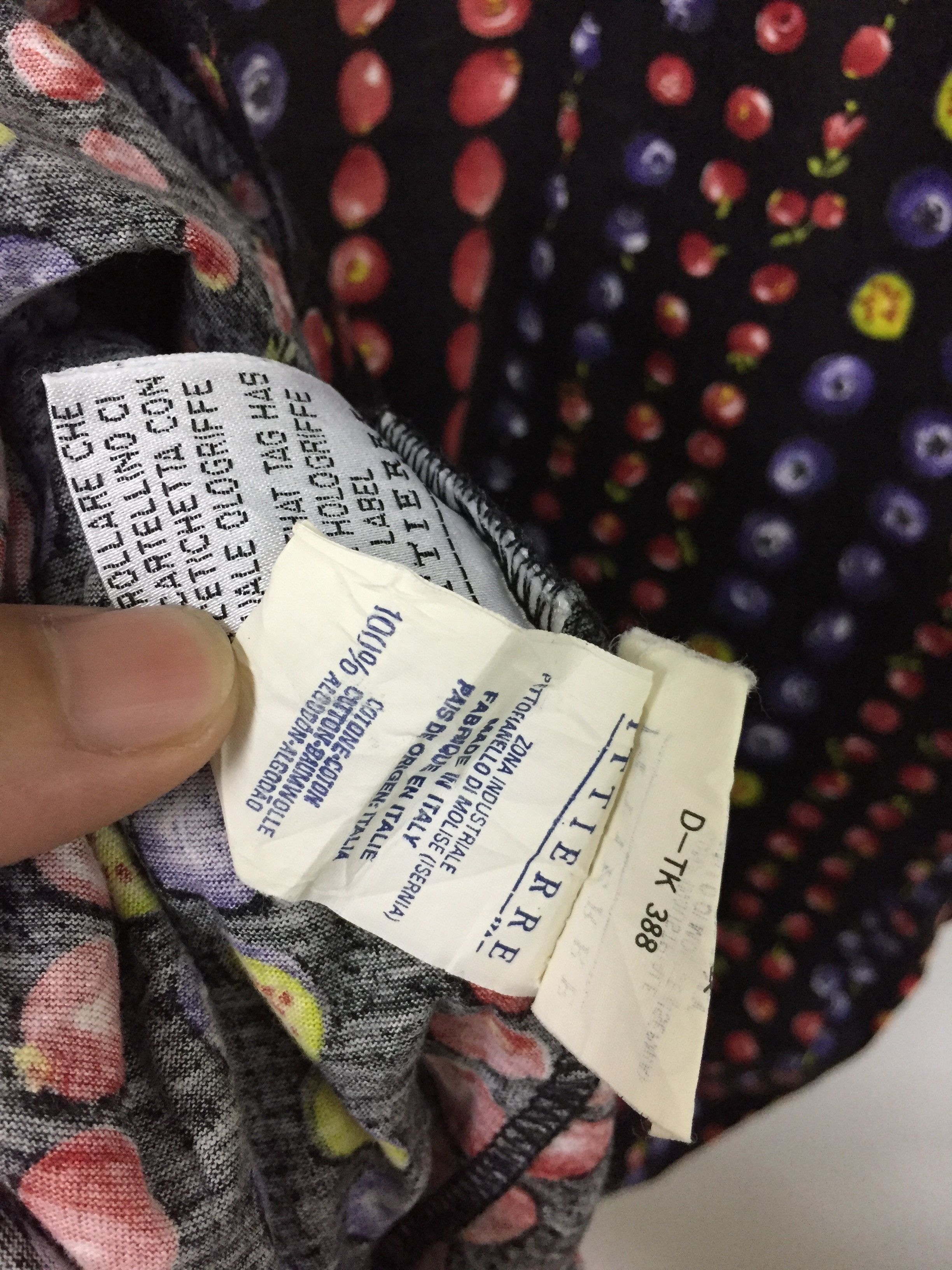 Versace Jeans Couture 90's VERSACE Fruit Full Print tee Size US XL / EU 56 / 4 - 8 Thumbnail